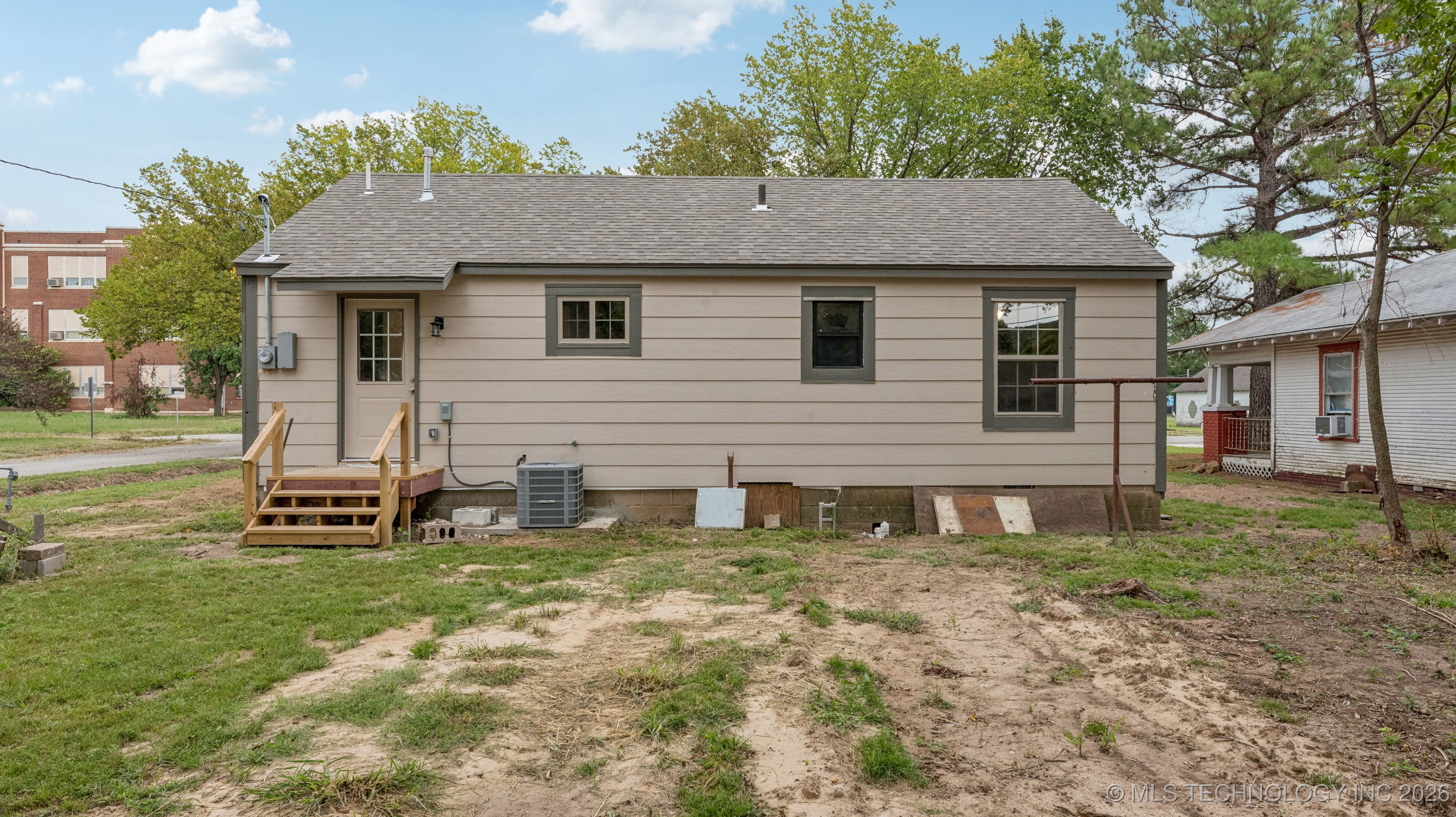 703 S Wood Avenue Property Photo 14