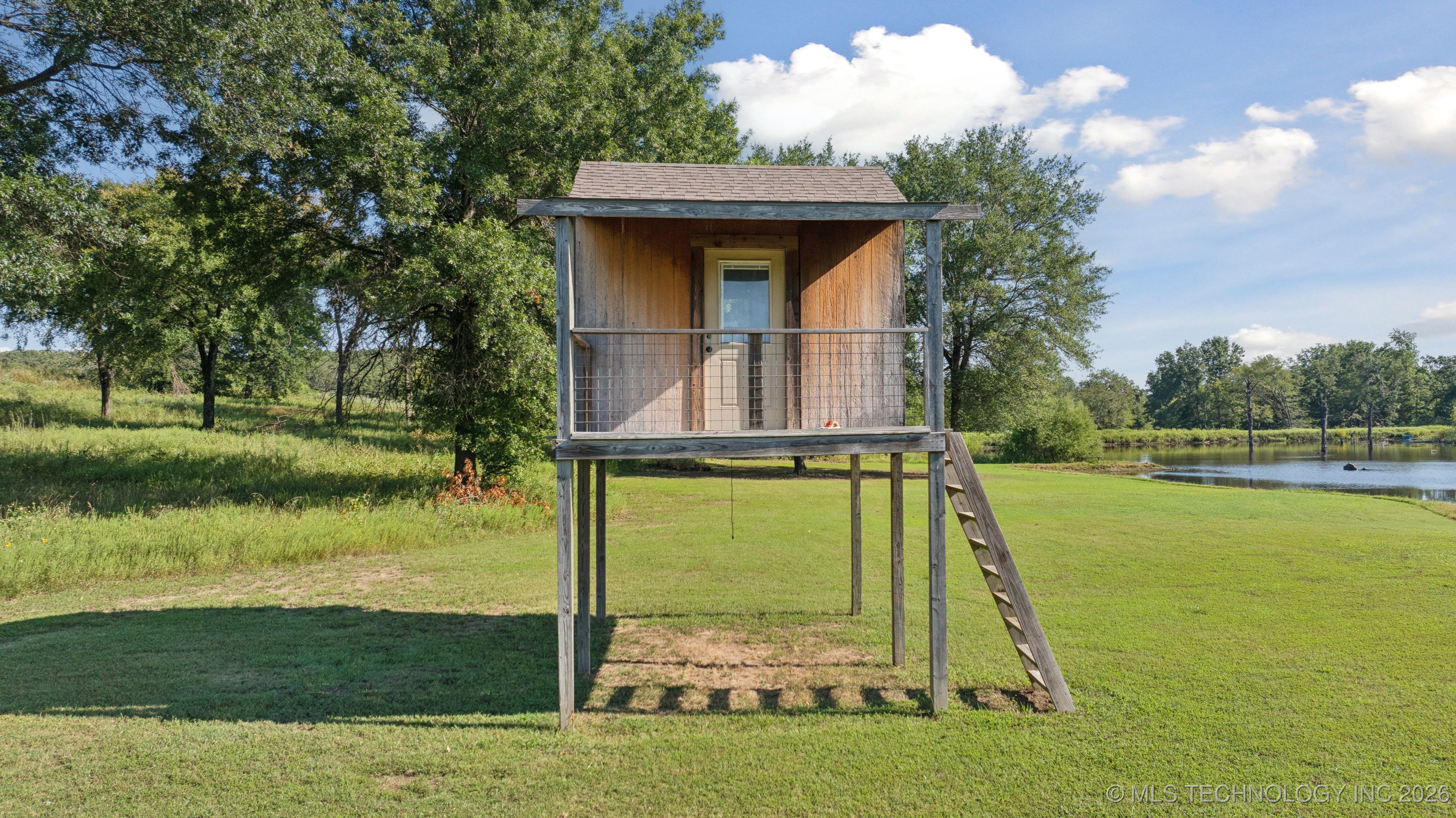 20319 Grayson Road Property Photo 6