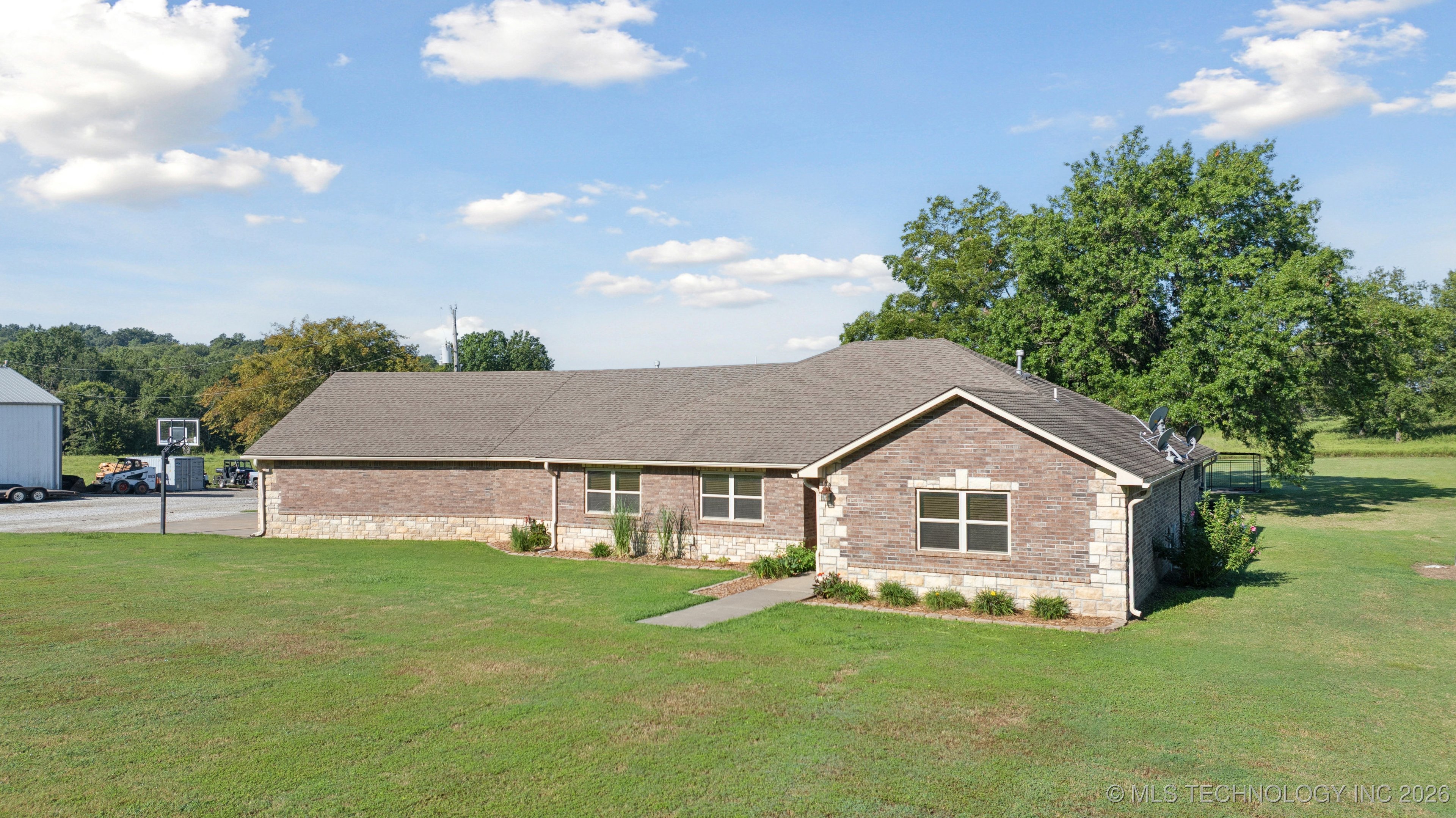 20319 Grayson Road Property Photo 9