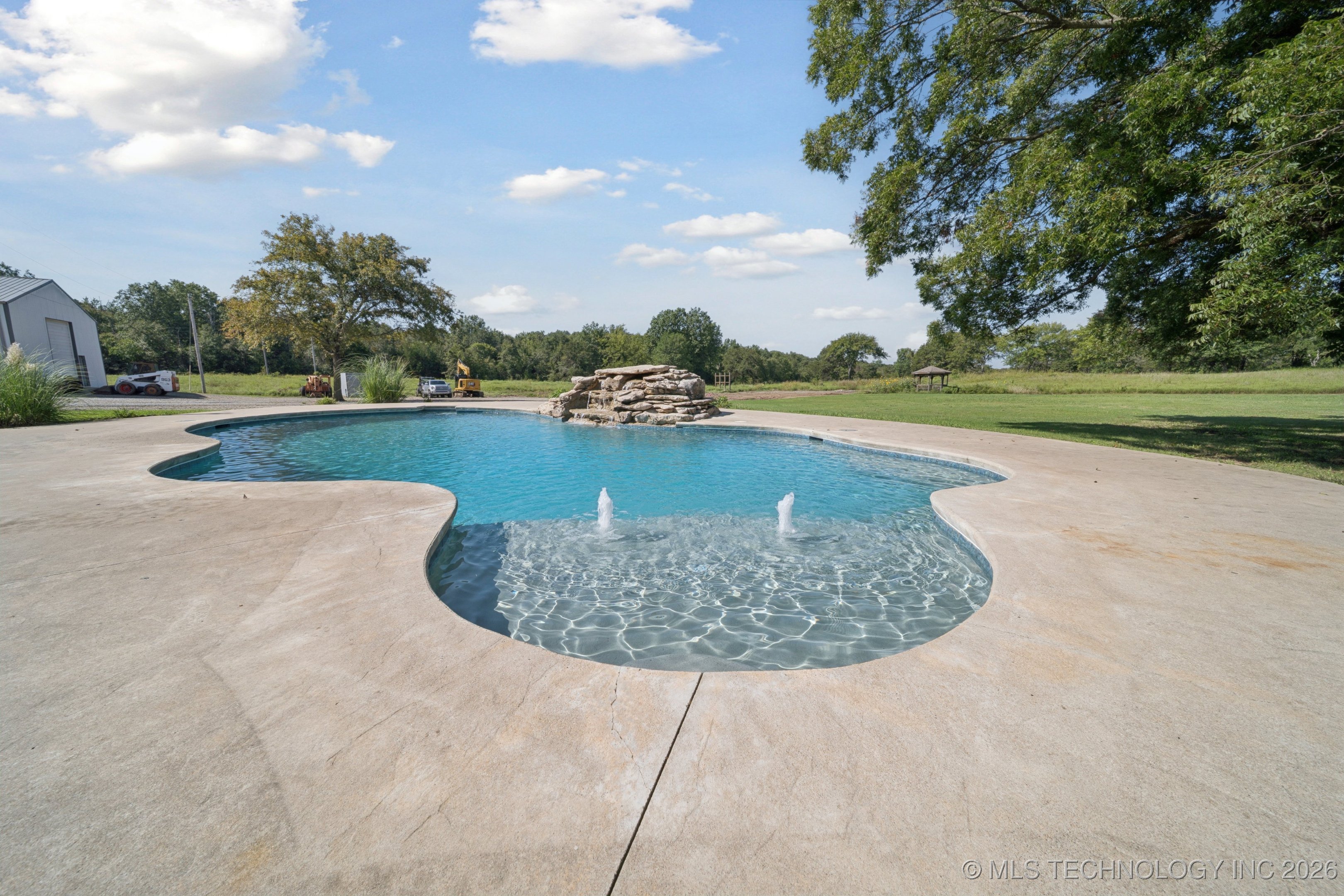 20319 Grayson Road Property Photo 11