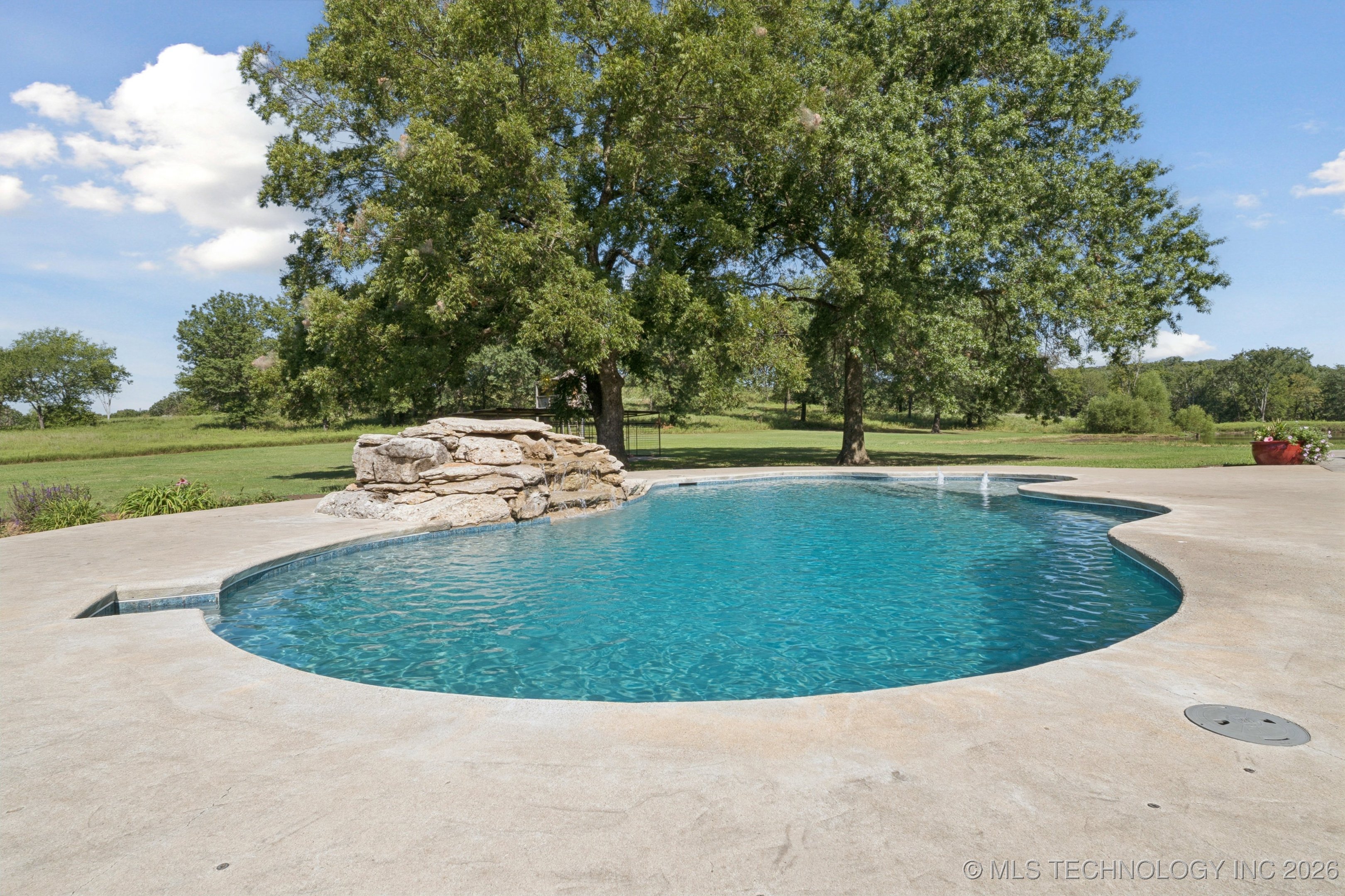 20319 Grayson Road Property Photo 12