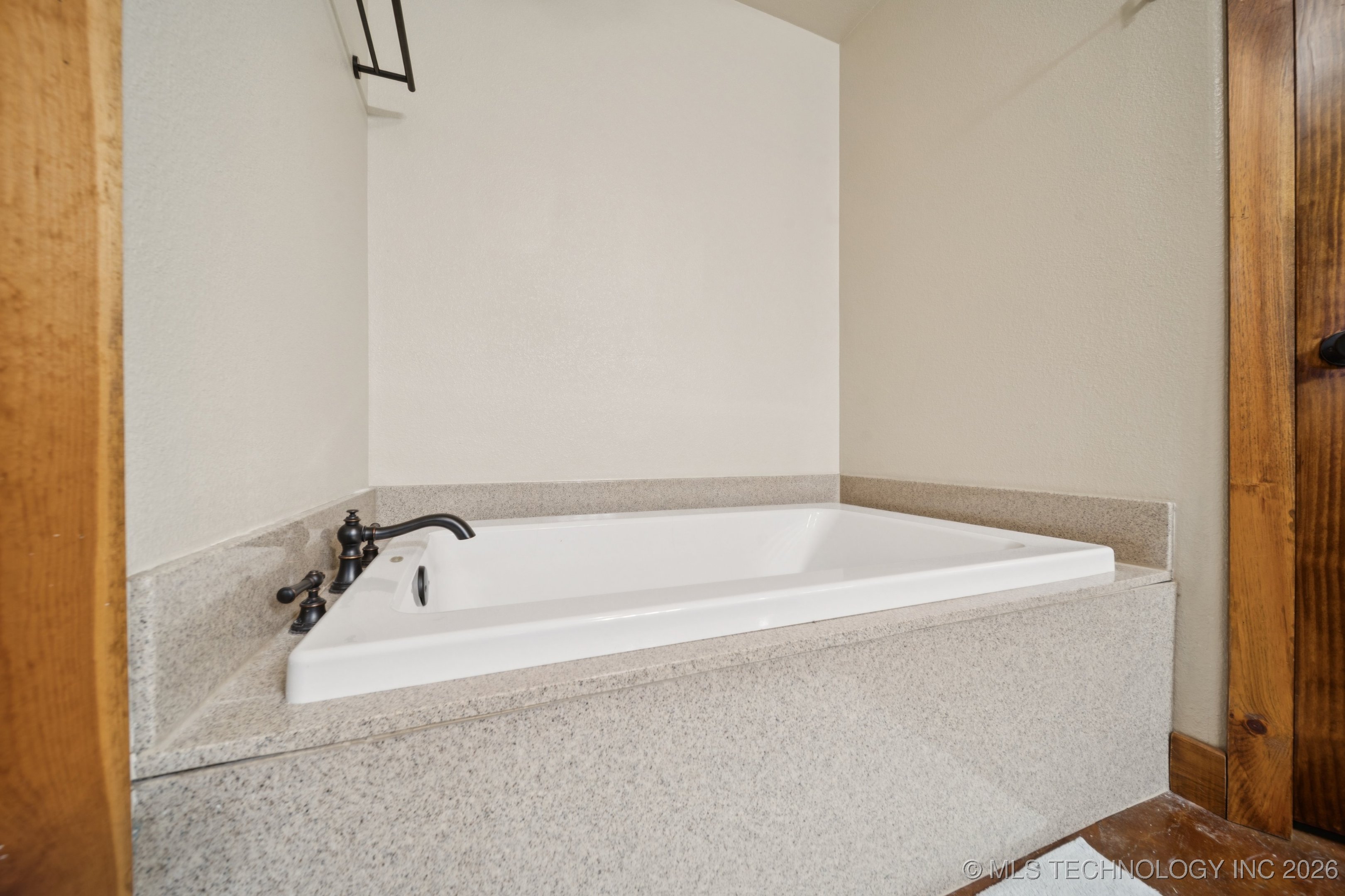 20319 Grayson Road Property Photo 41