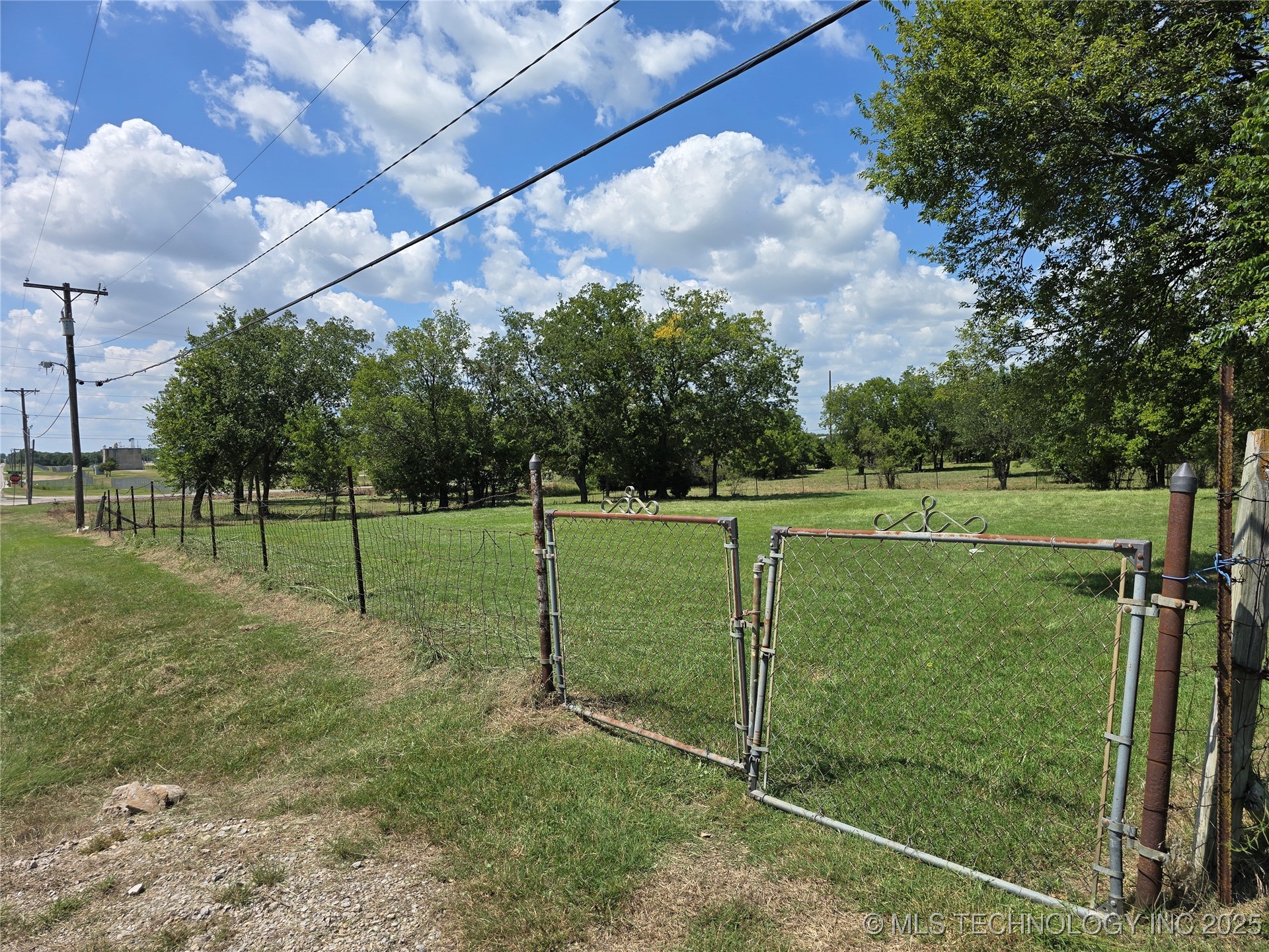 E 21st Street S Property Photo 5