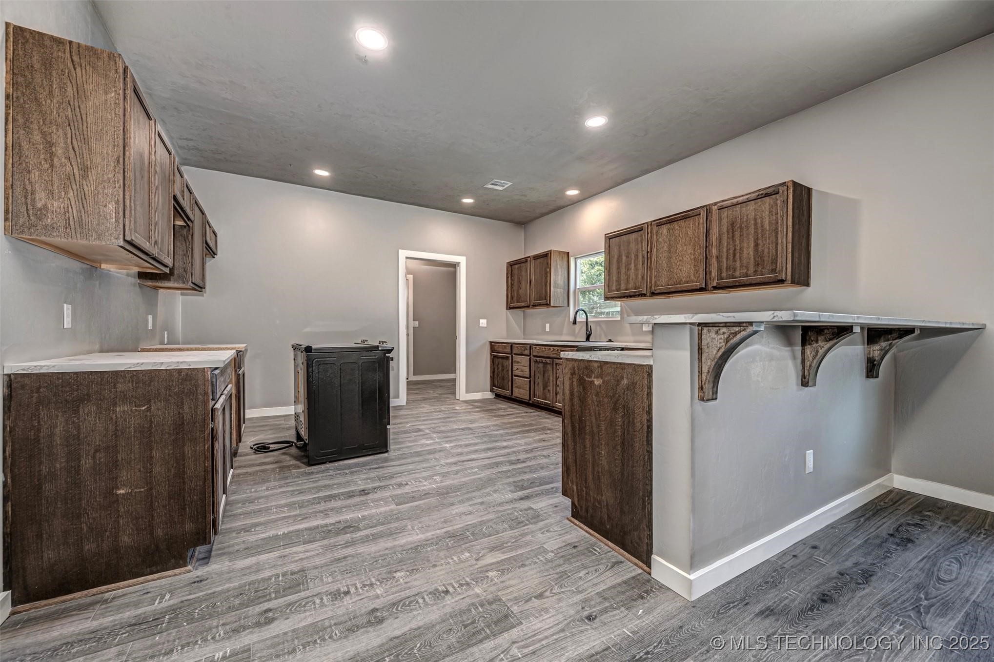 1015 E Main Street Property Photo 11