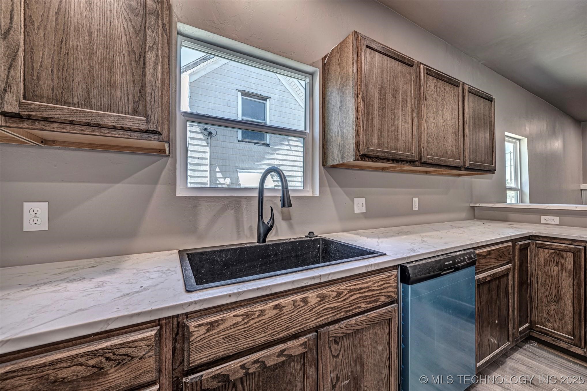 1015 E Main Street Property Photo 14