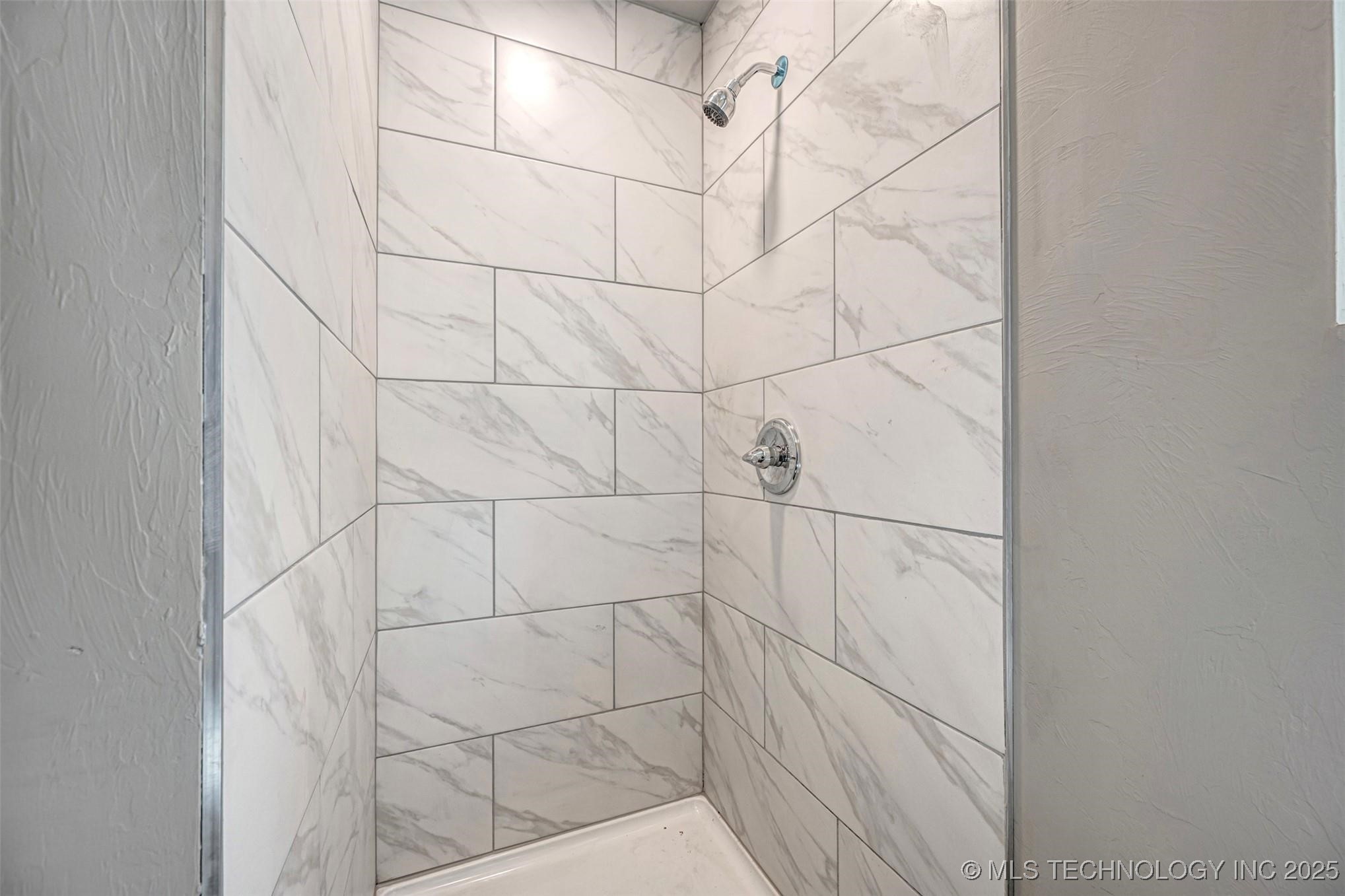 1015 E Main Street Property Photo 15