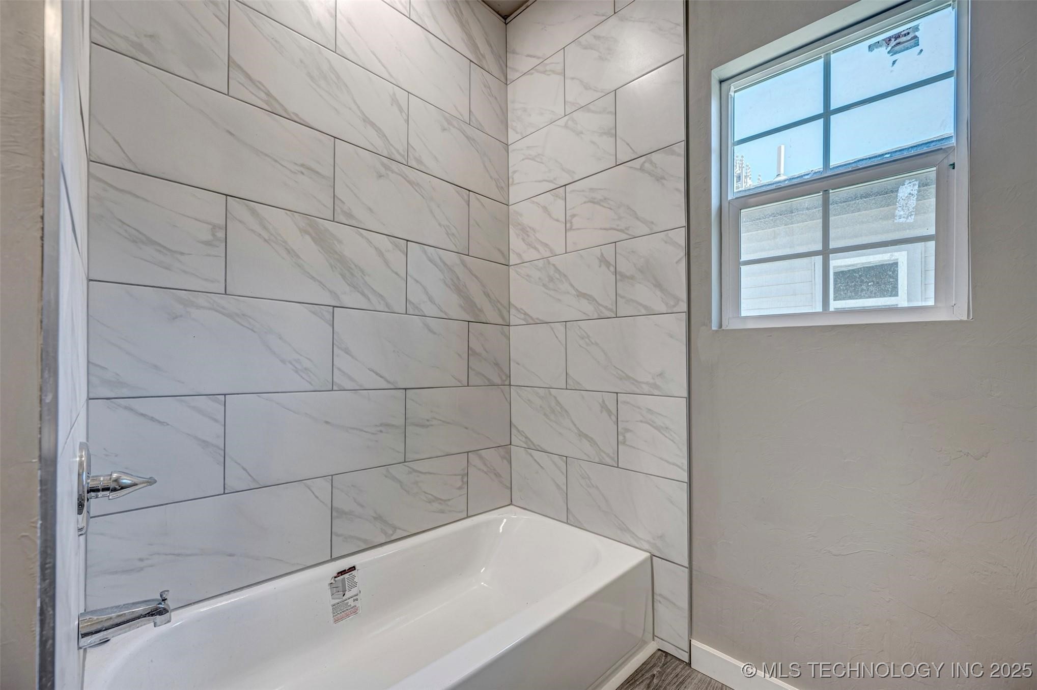 1015 E Main Street Property Photo 18