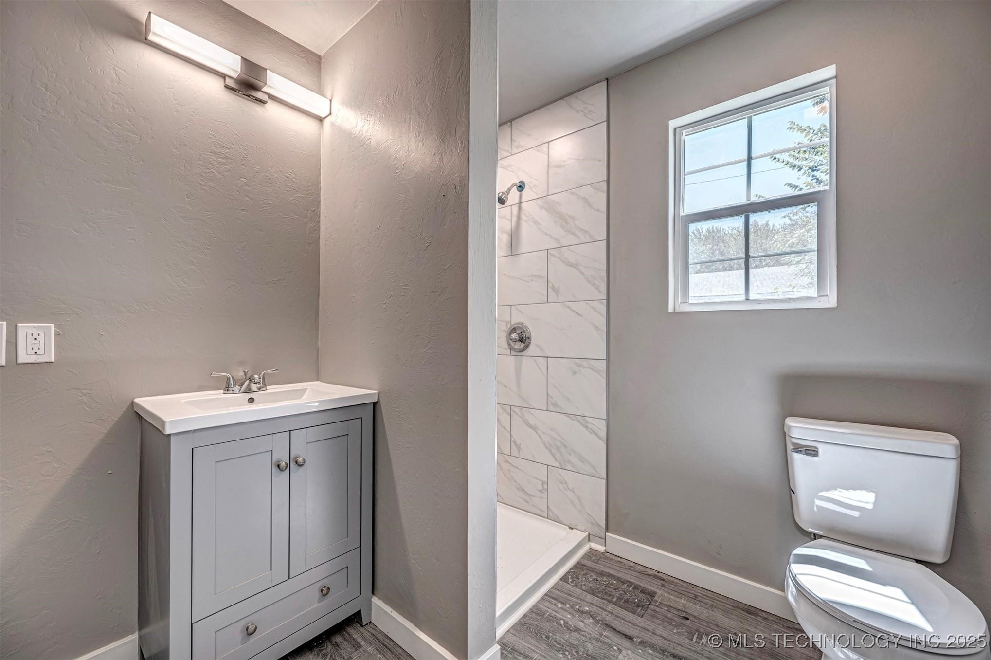 1015 E Main Street Property Photo 23