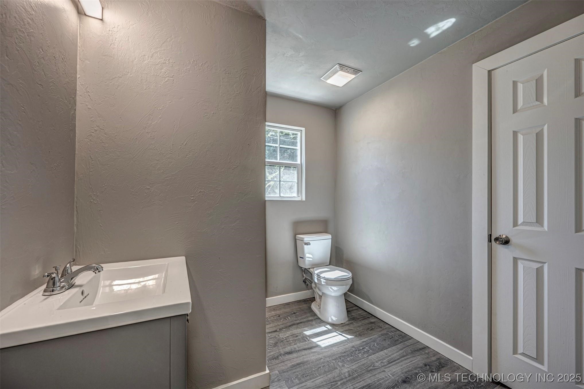 1015 E Main Street Property Photo 25