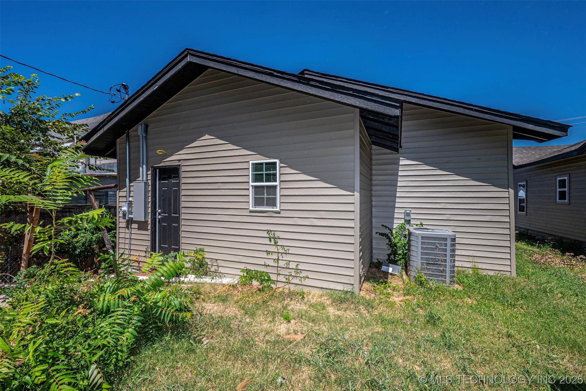 1015 E Main Street Property Photo 29