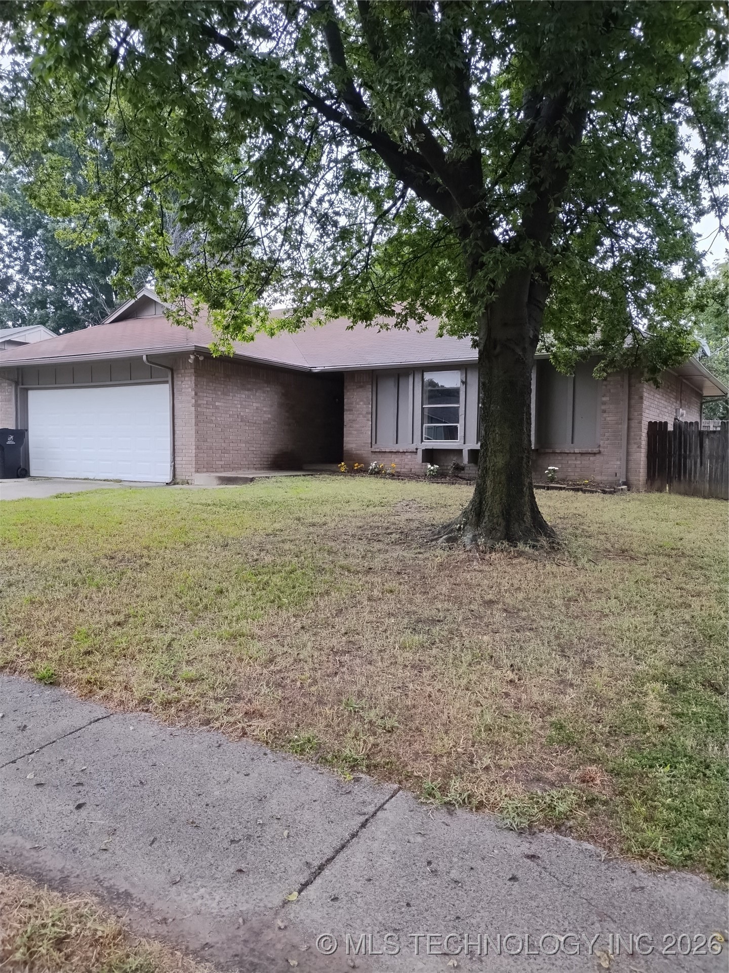 4605 S Cedar Avenue Property Photo 1