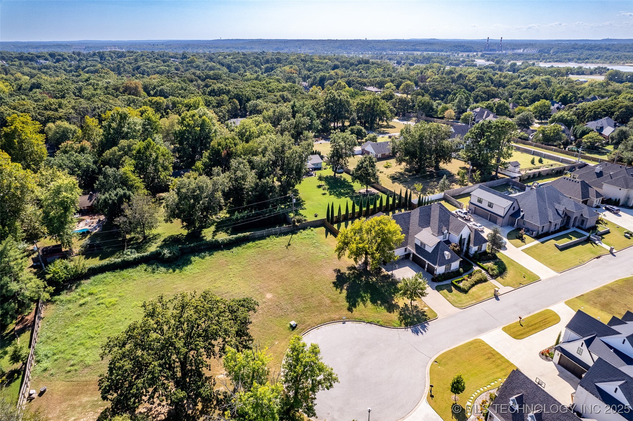 3814 E 103rd Place Property Photo 4