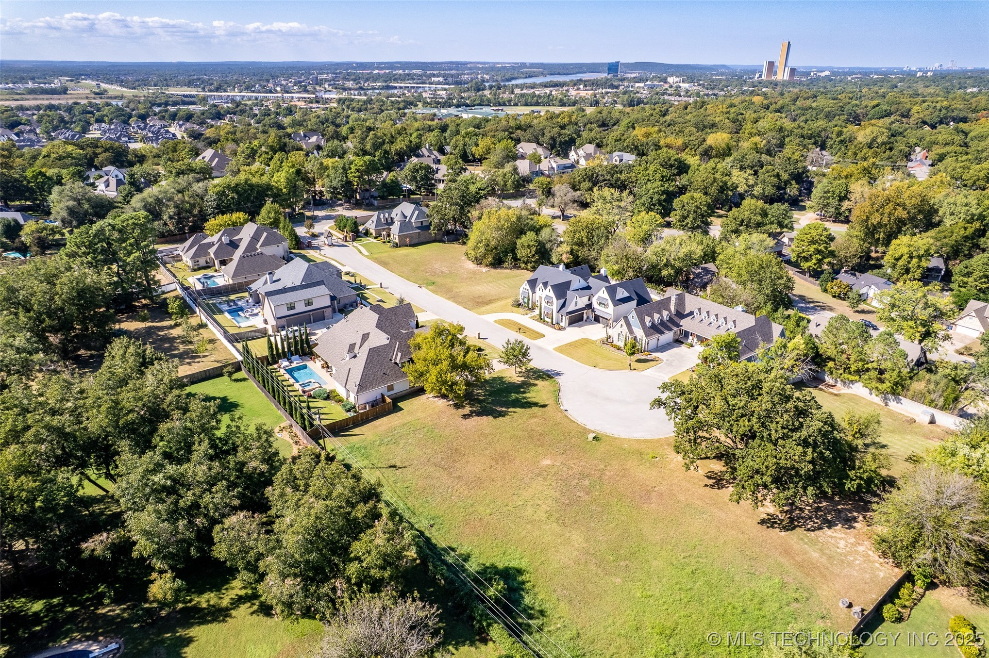 3814 E 103rd Place Property Photo 5