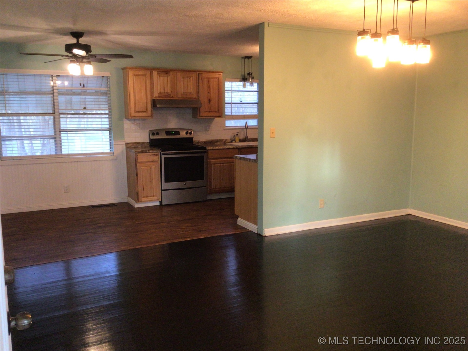 3031 N 430 Property Photo 3