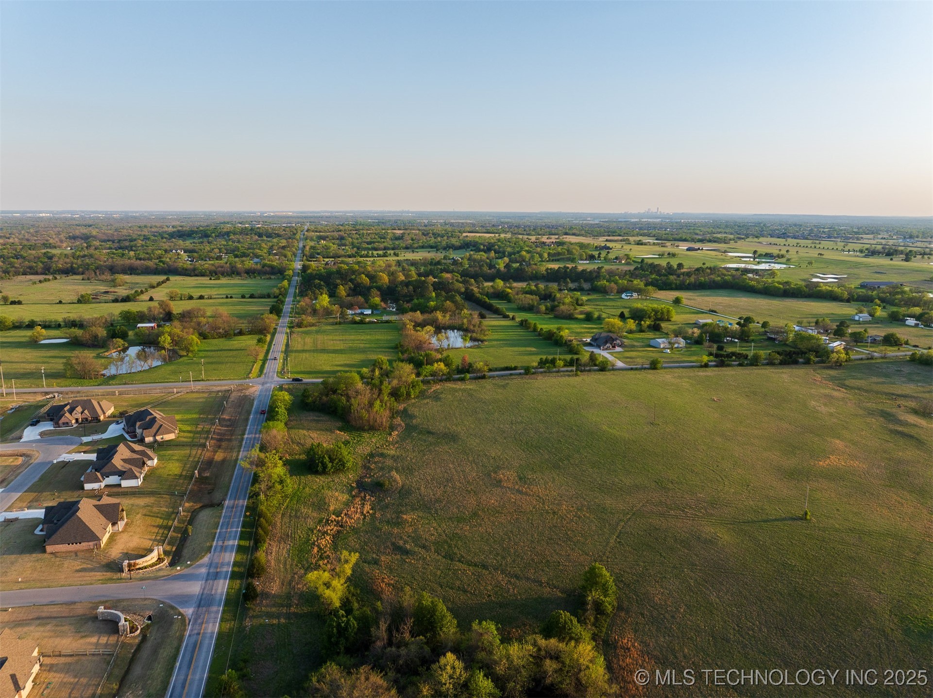 10 N Memorial Drive Property Photo 7