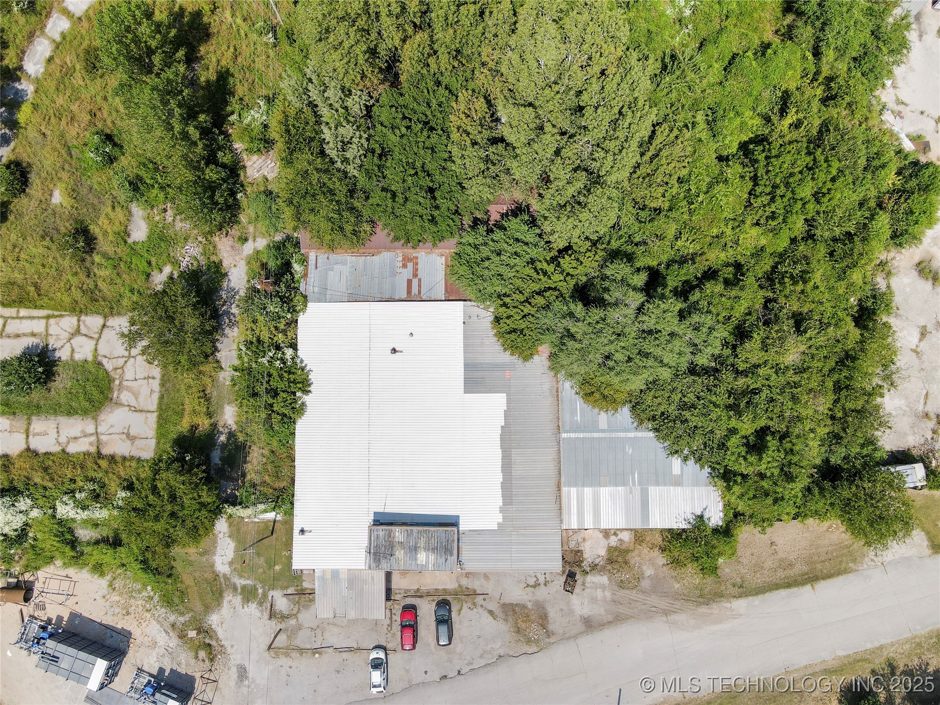 2715 N Madison Avenue Property Photo 2