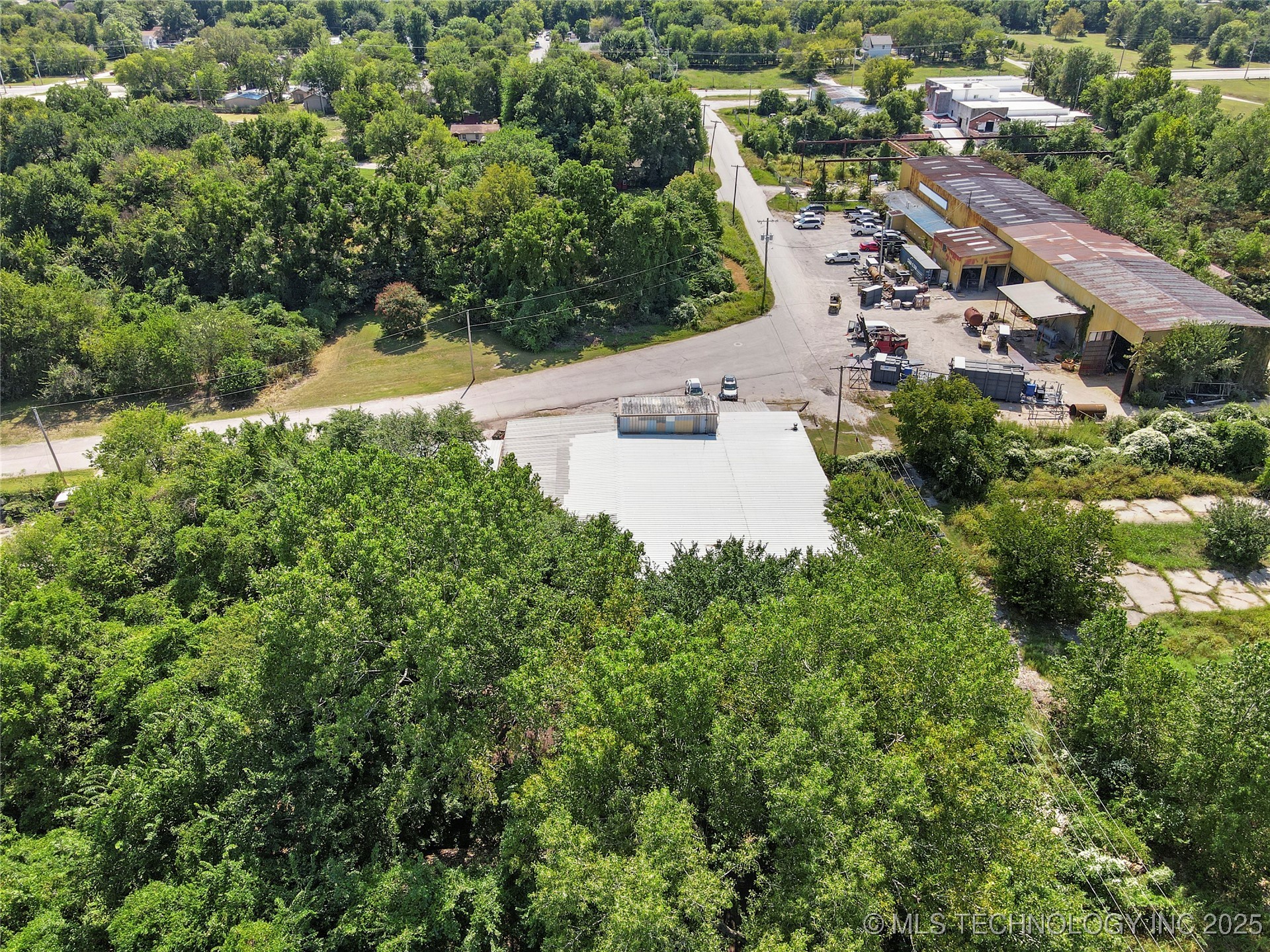 2715 N Madison Avenue Property Photo 4