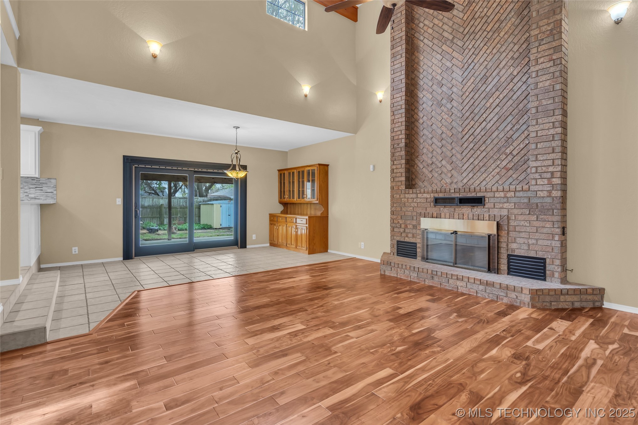 2400 Woodleaf Court Property Photo 5