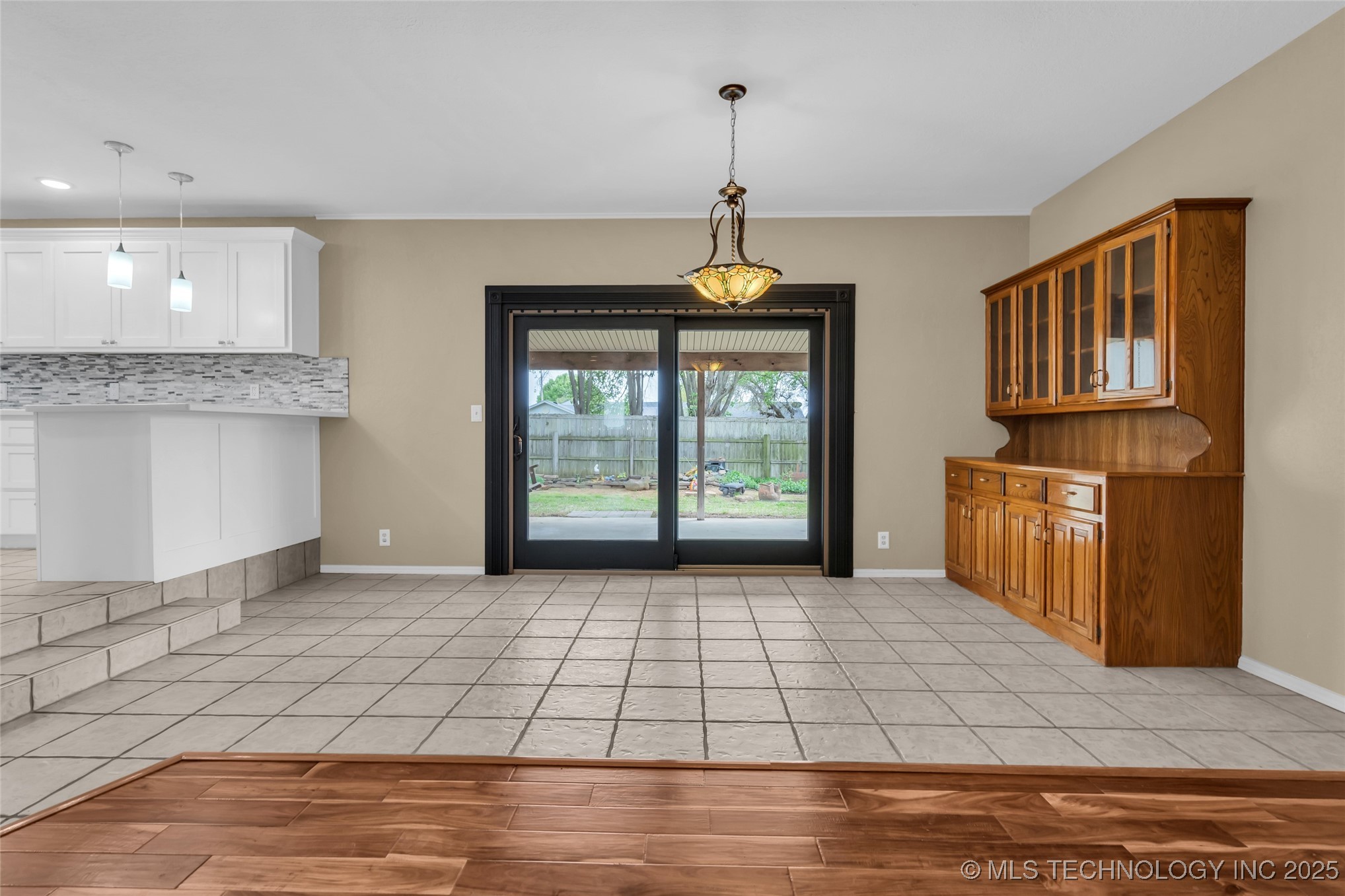 2400 Woodleaf Court Property Photo 9