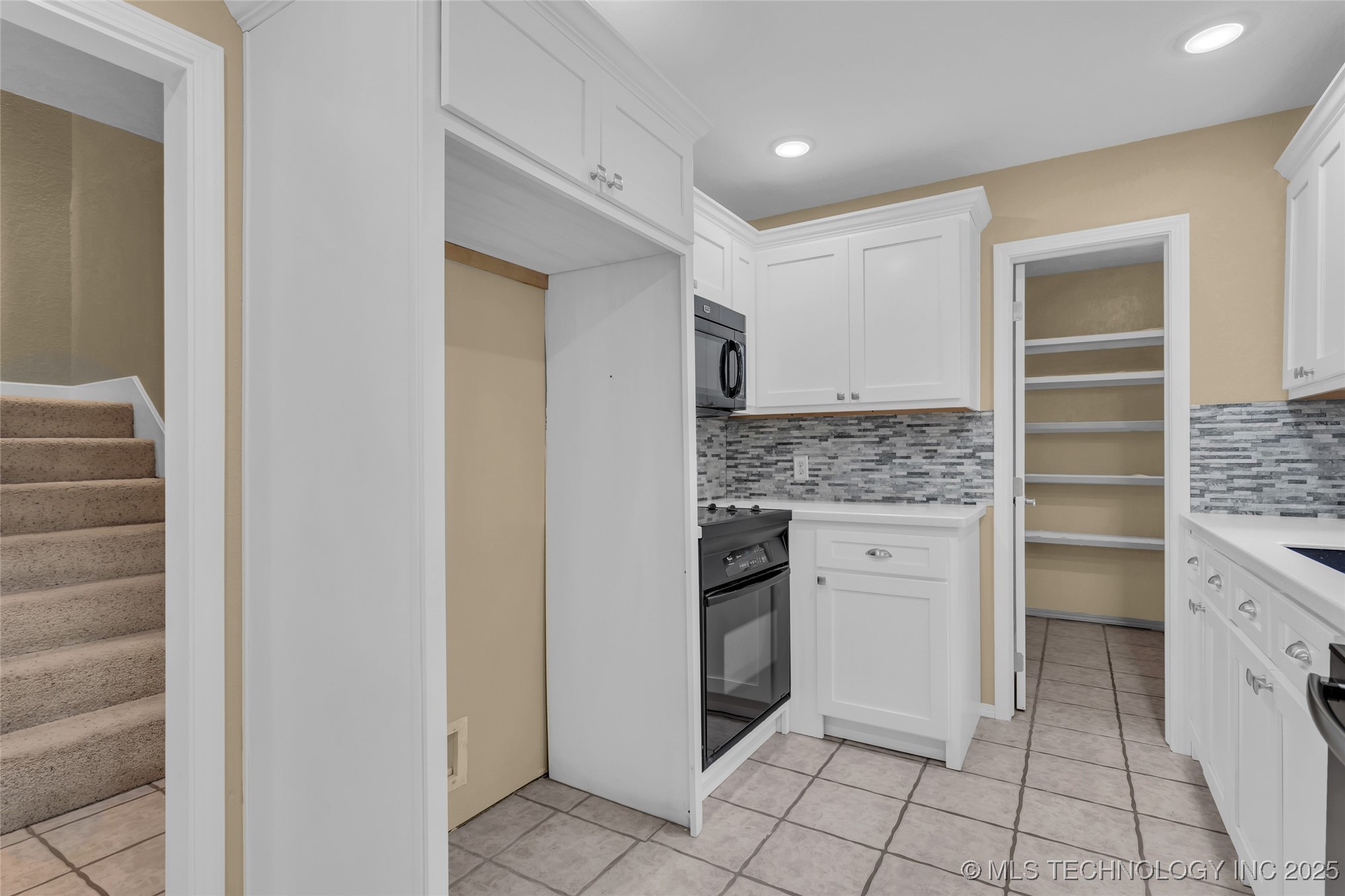 2400 Woodleaf Court Property Photo 11