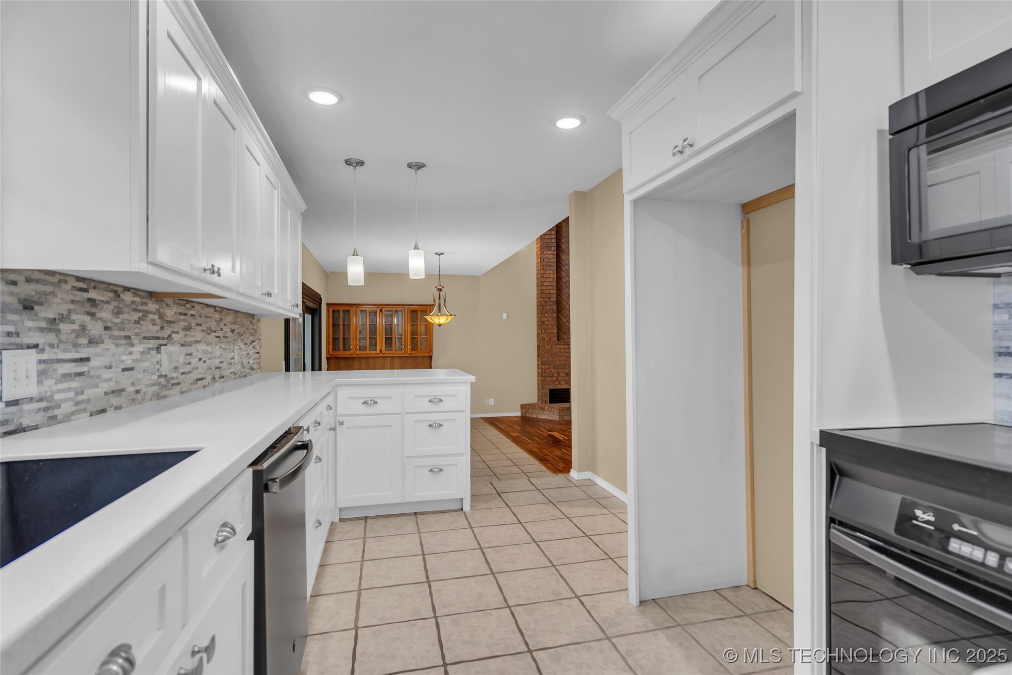 2400 Woodleaf Court Property Photo 13