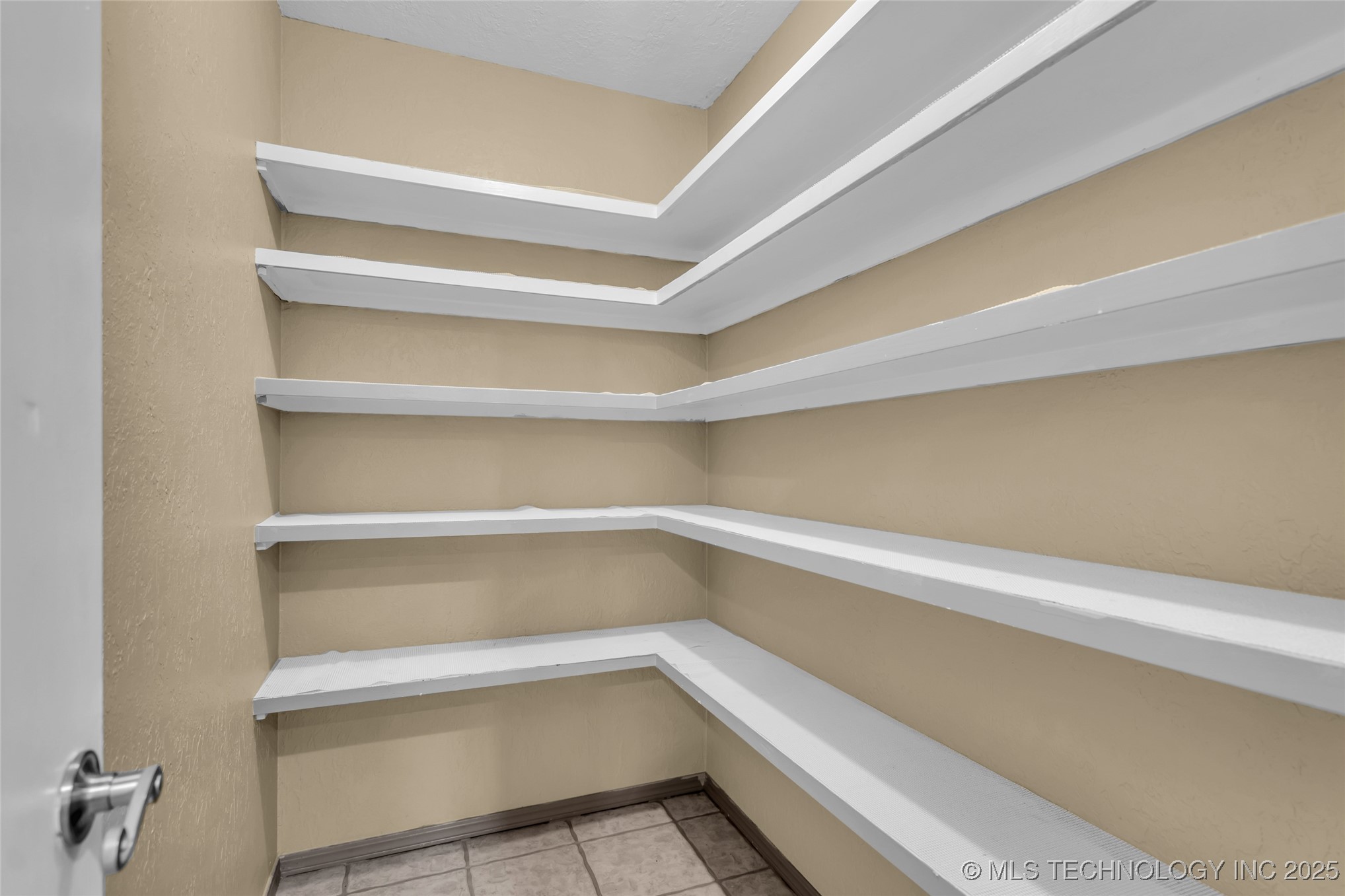 2400 Woodleaf Court Property Photo 14