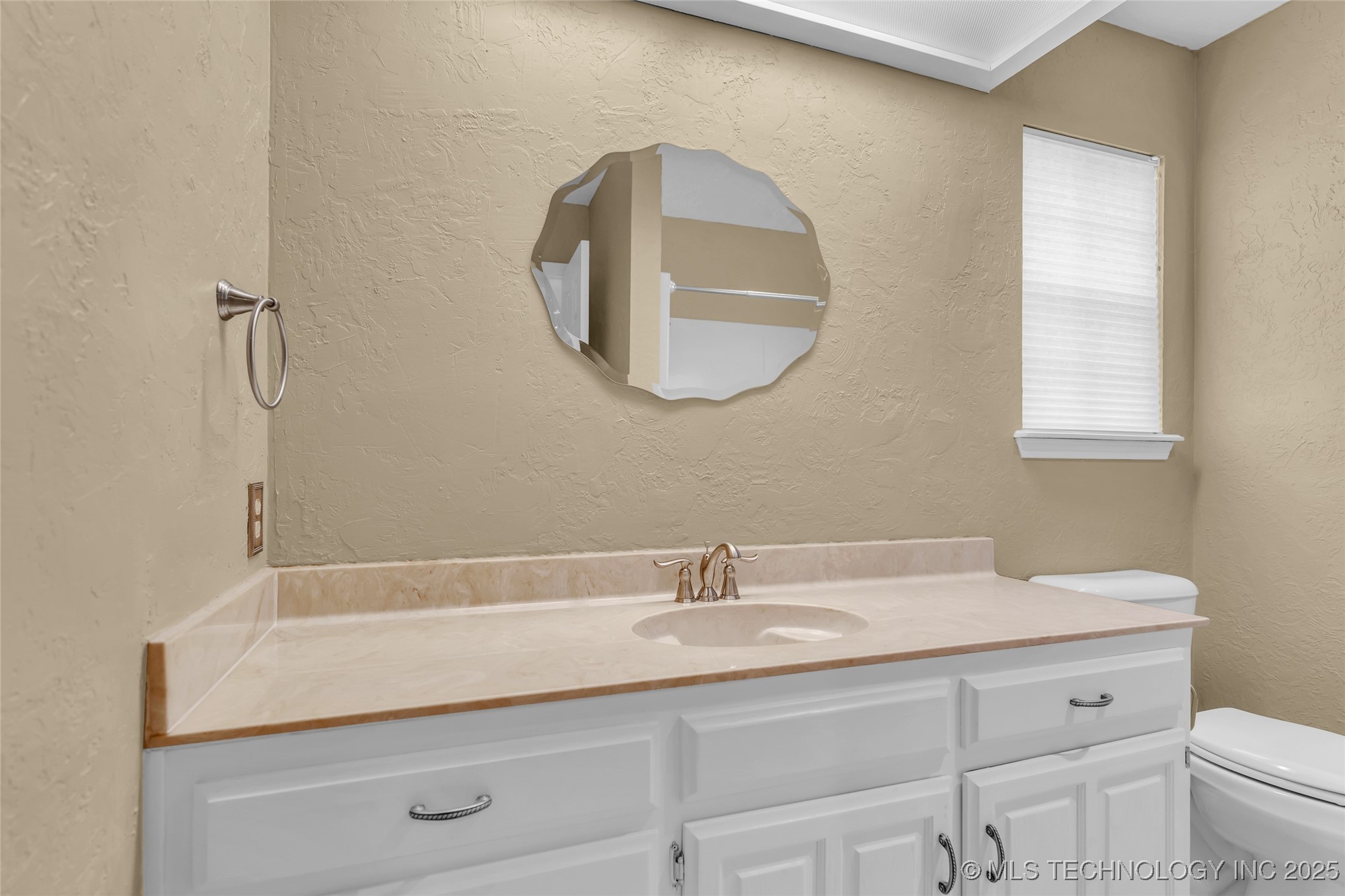 2400 Woodleaf Court Property Photo 17