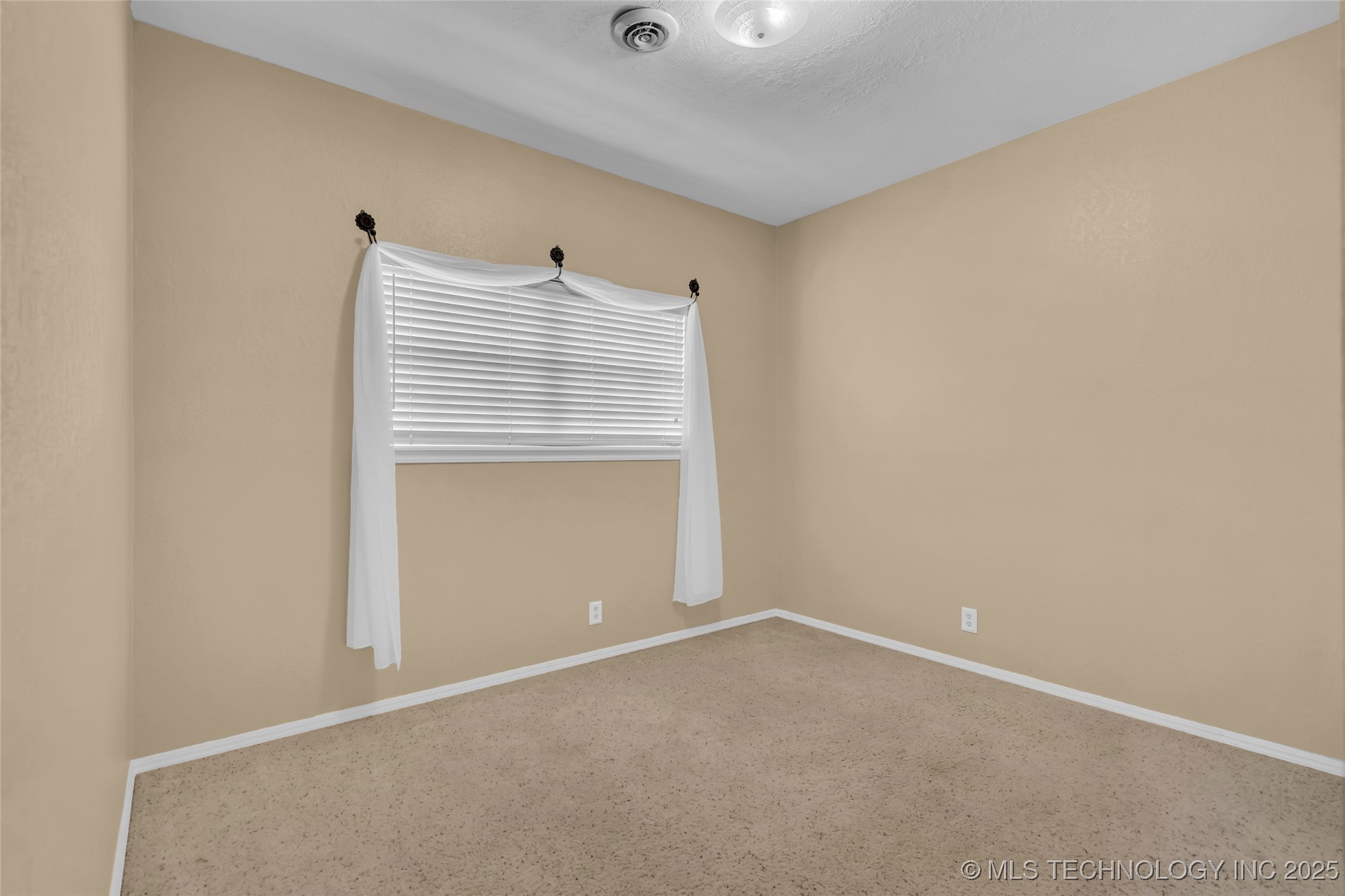 2400 Woodleaf Court Property Photo 19