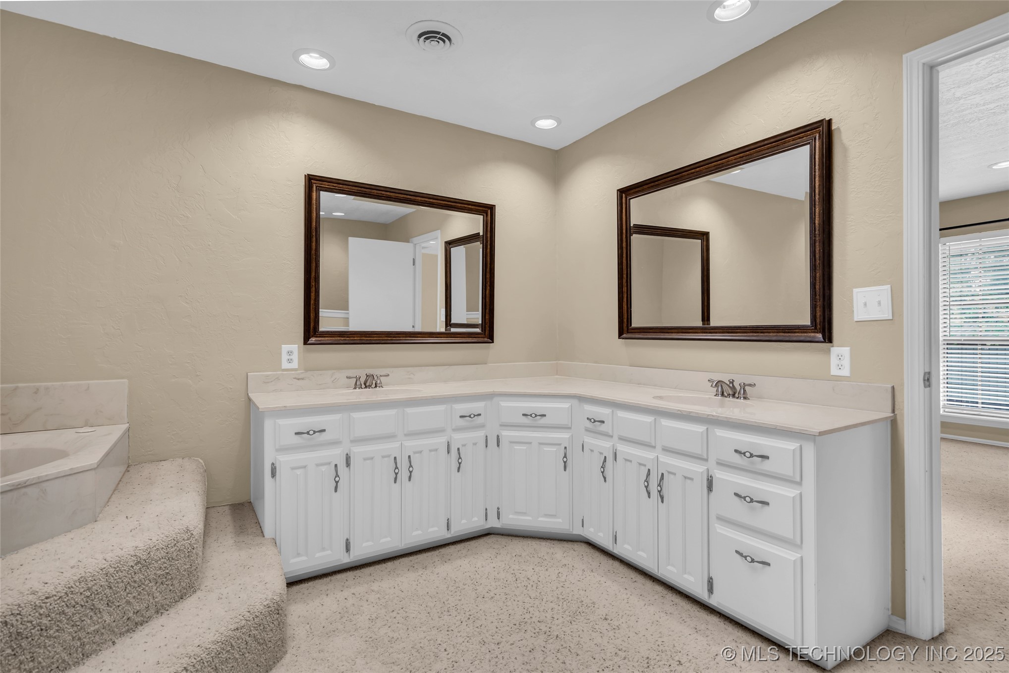 2400 Woodleaf Court Property Photo 26