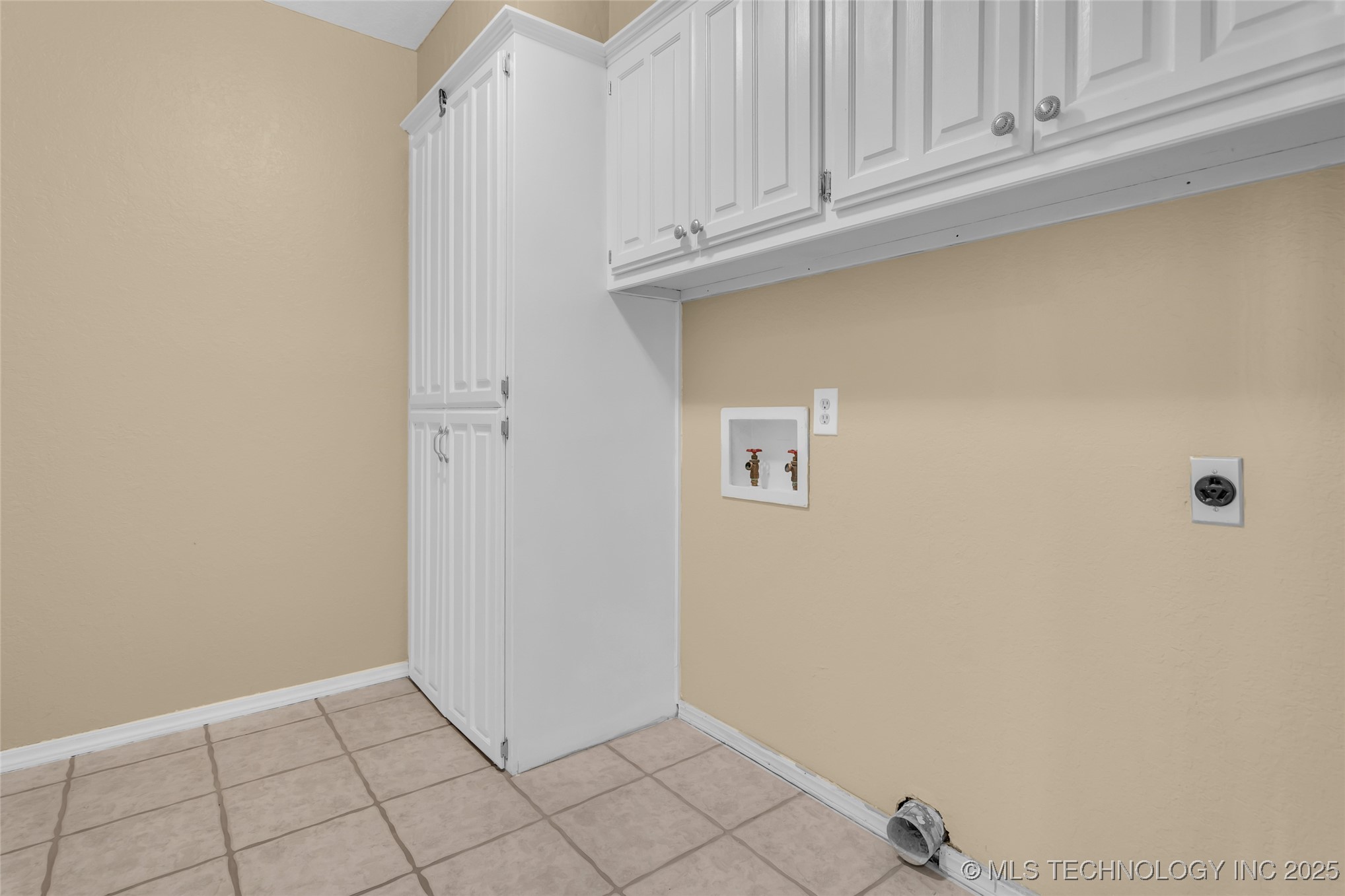 2400 Woodleaf Court Property Photo 28