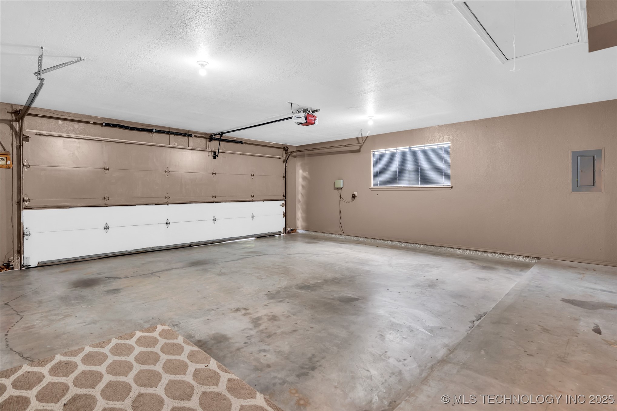 2400 Woodleaf Court Property Photo 29