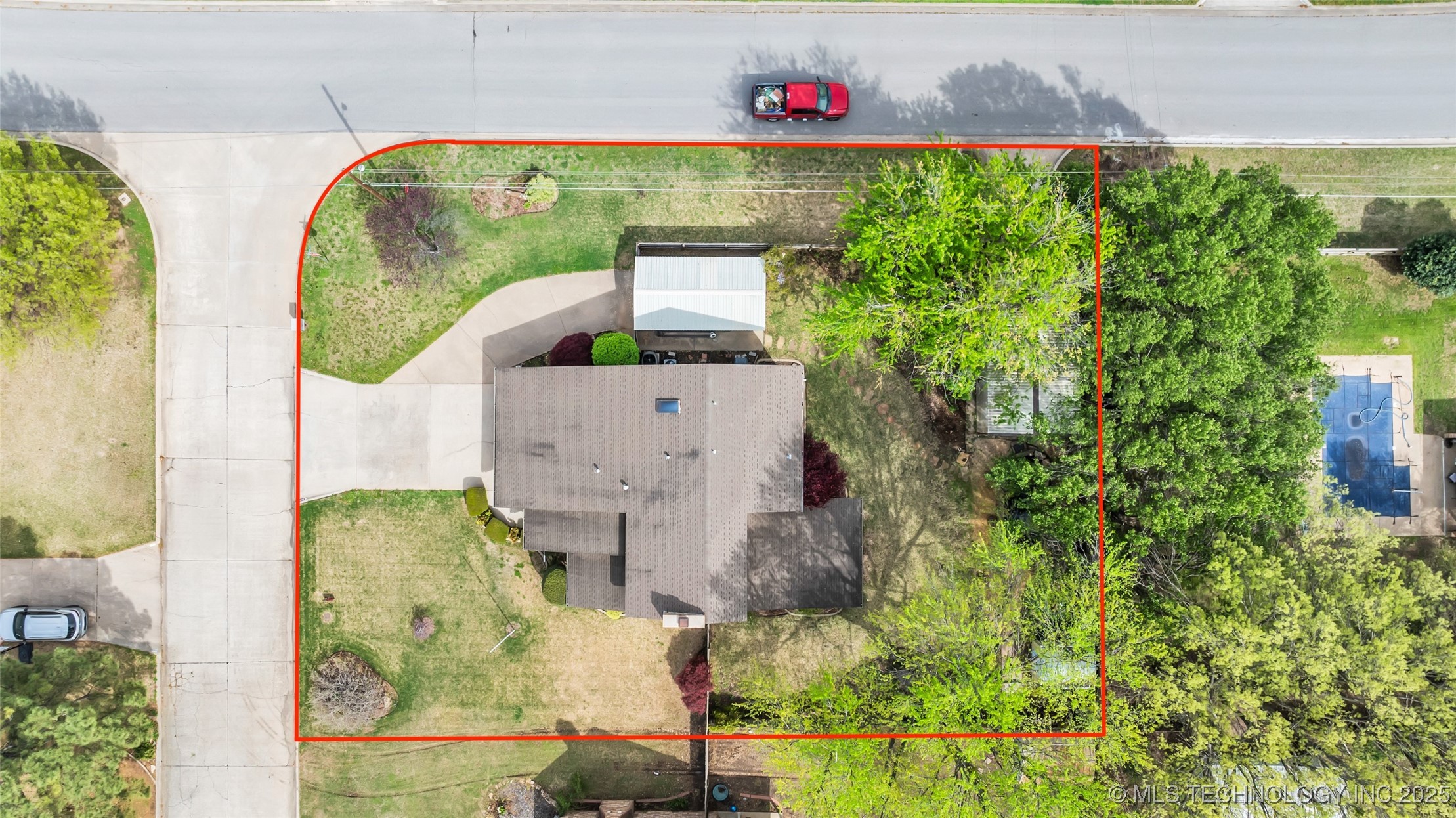 2400 Woodleaf Court Property Photo 36