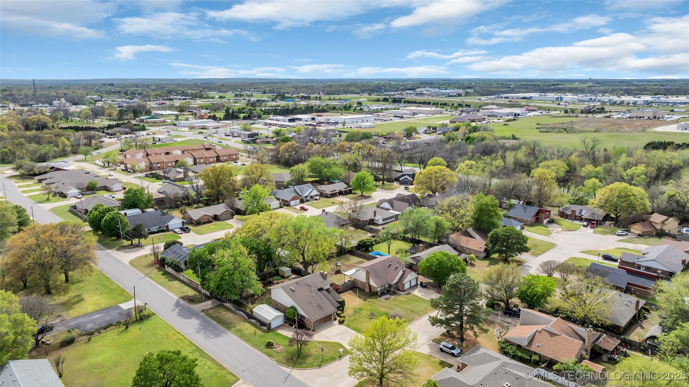 2400 Woodleaf Court Property Photo 38