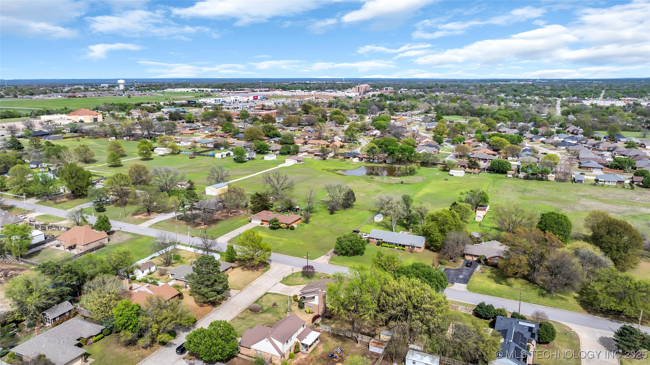 2400 Woodleaf Court Property Photo 41