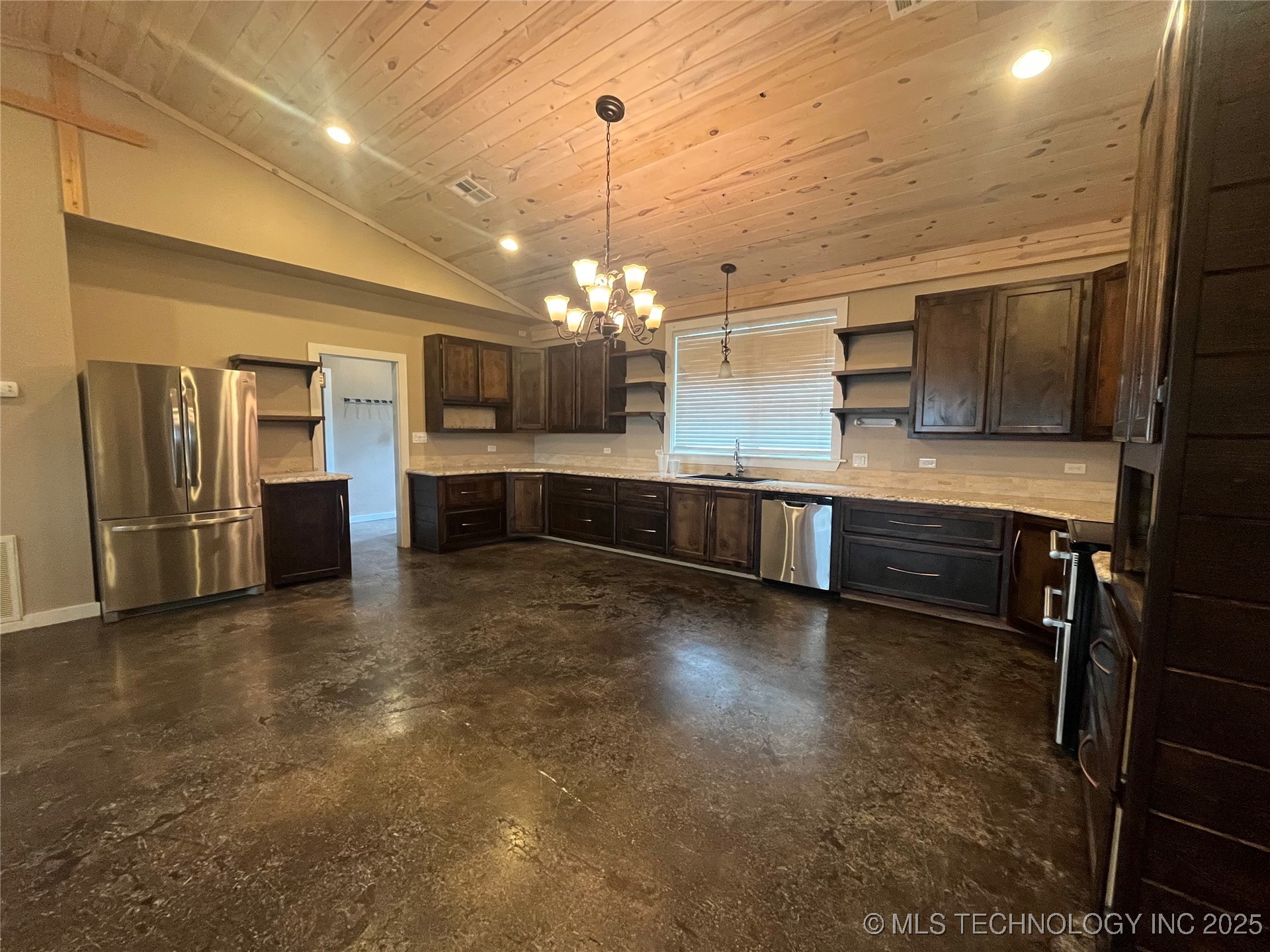 64 Crescent Property Photo 4