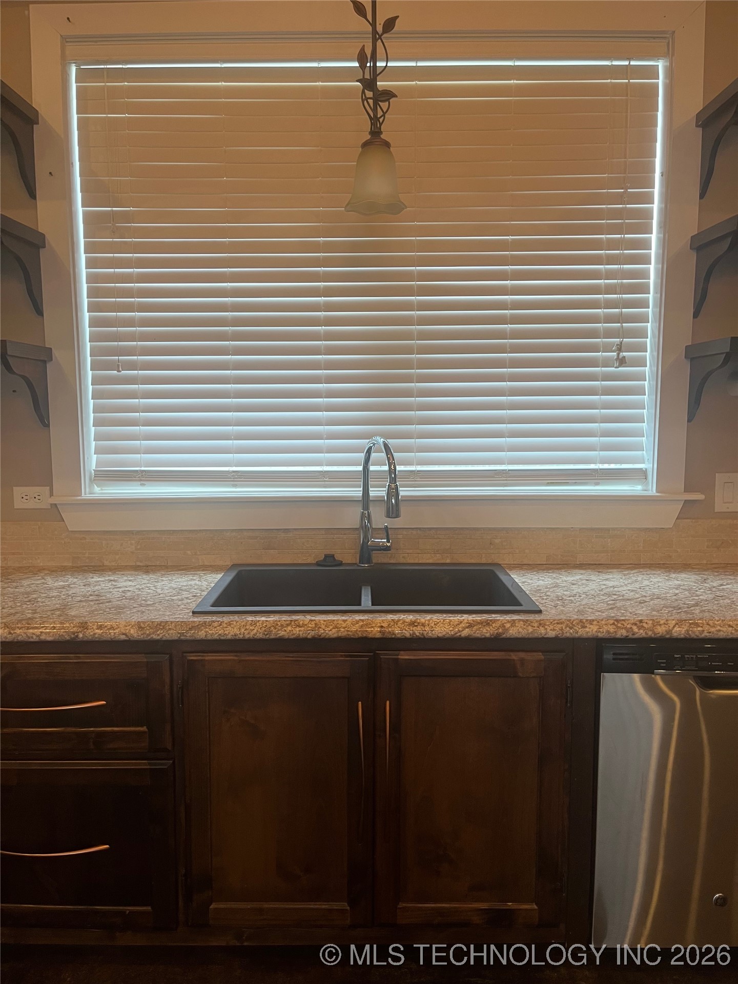 64 Crescent Property Photo 6