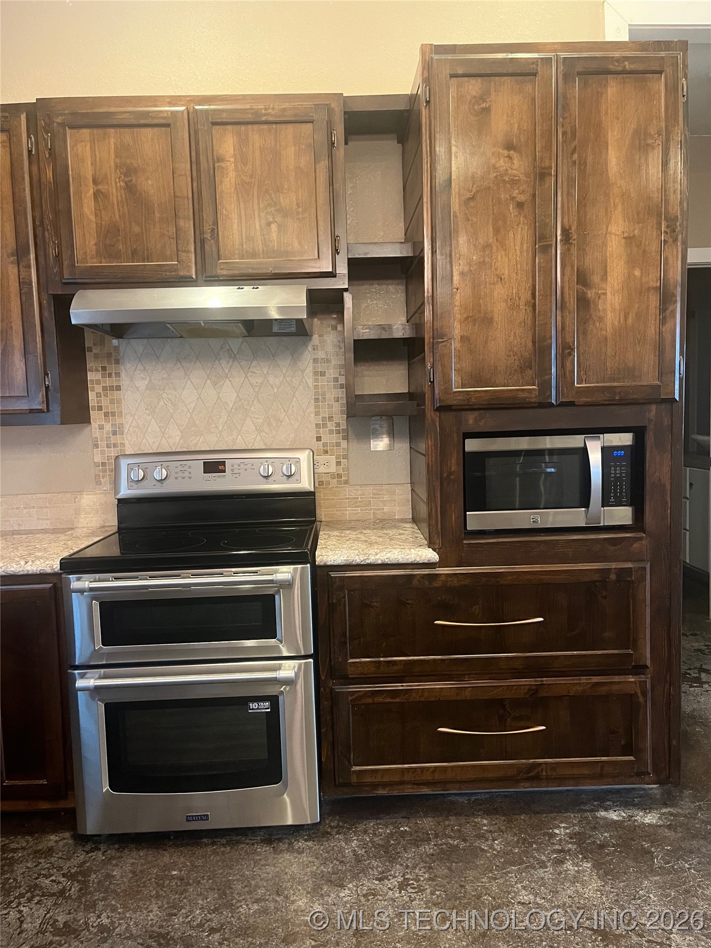 64 Crescent Property Photo 7