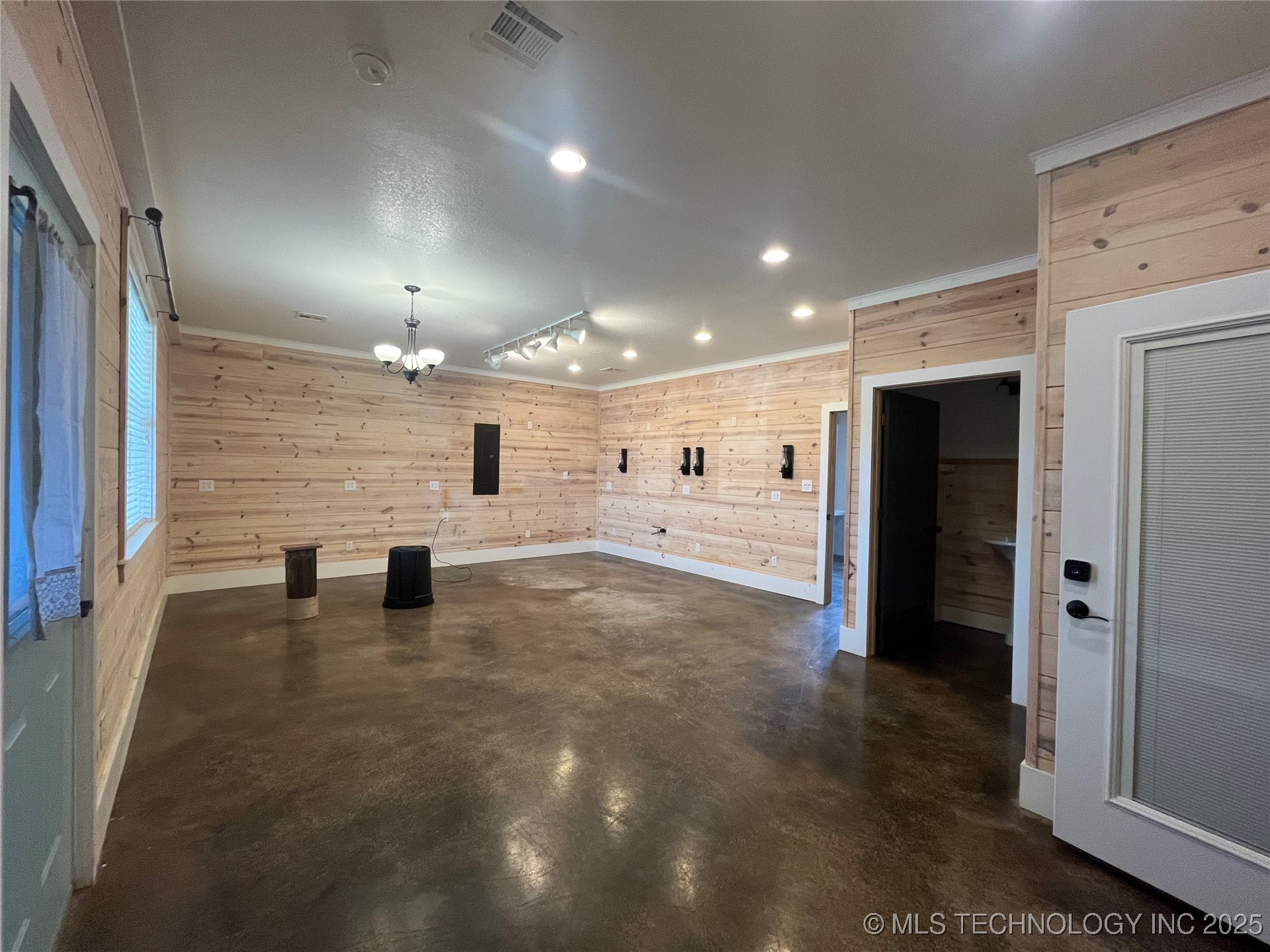 64 Crescent Property Photo 9