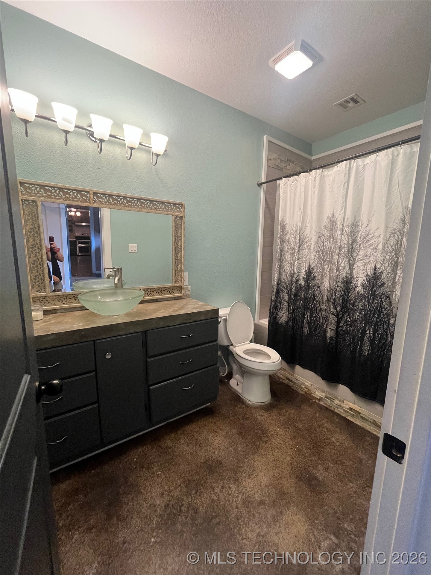 64 Crescent Property Photo 15