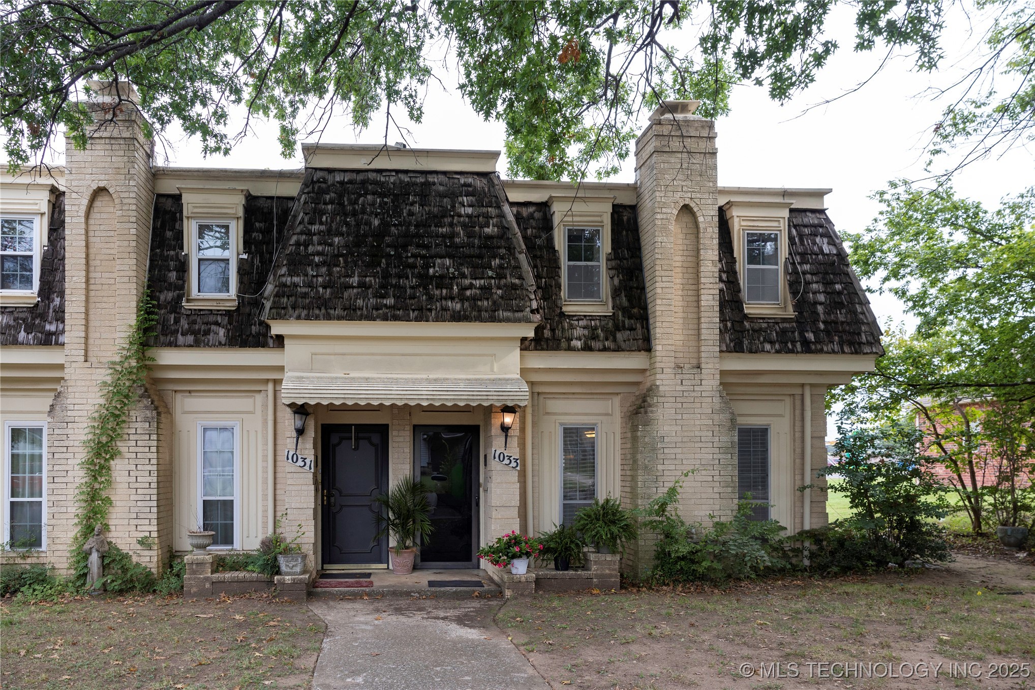 1033 E Thompson Avenue 1033 Property Photo 1