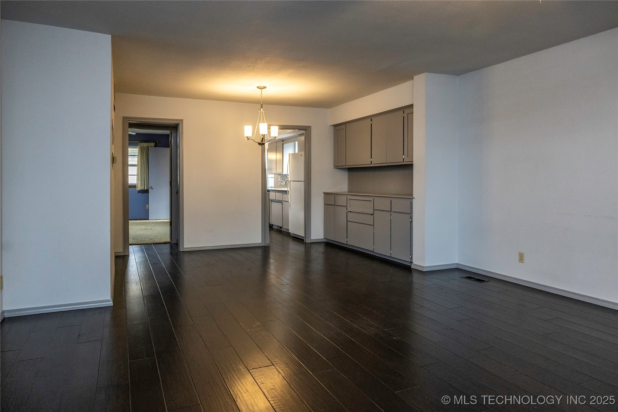 1033 E Thompson Avenue 1033 Property Photo 5