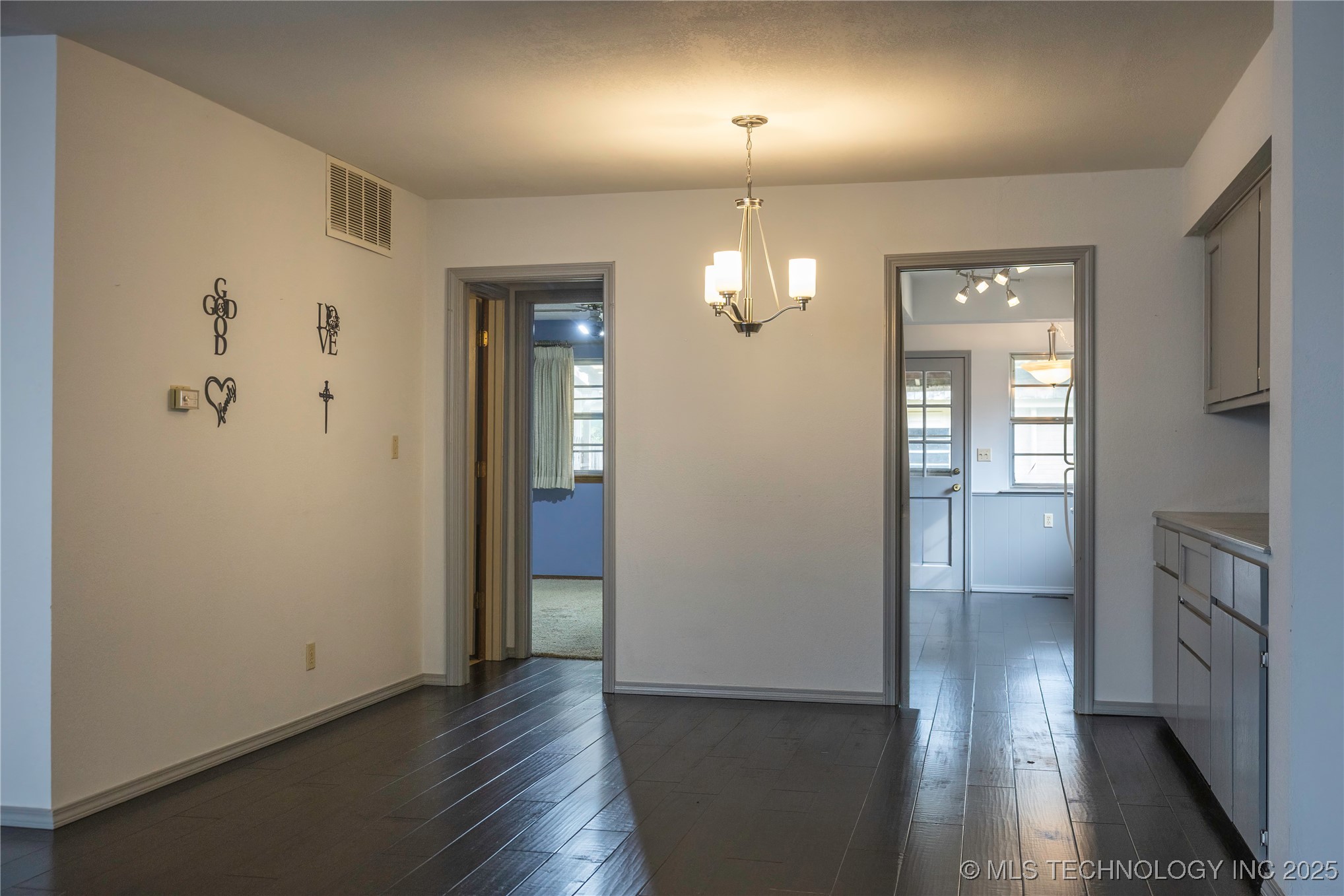 1033 E Thompson Avenue 1033 Property Photo 6