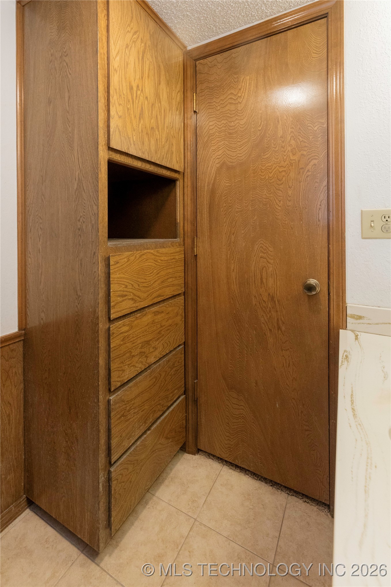 1033 E Thompson Avenue 1033 Property Photo 12