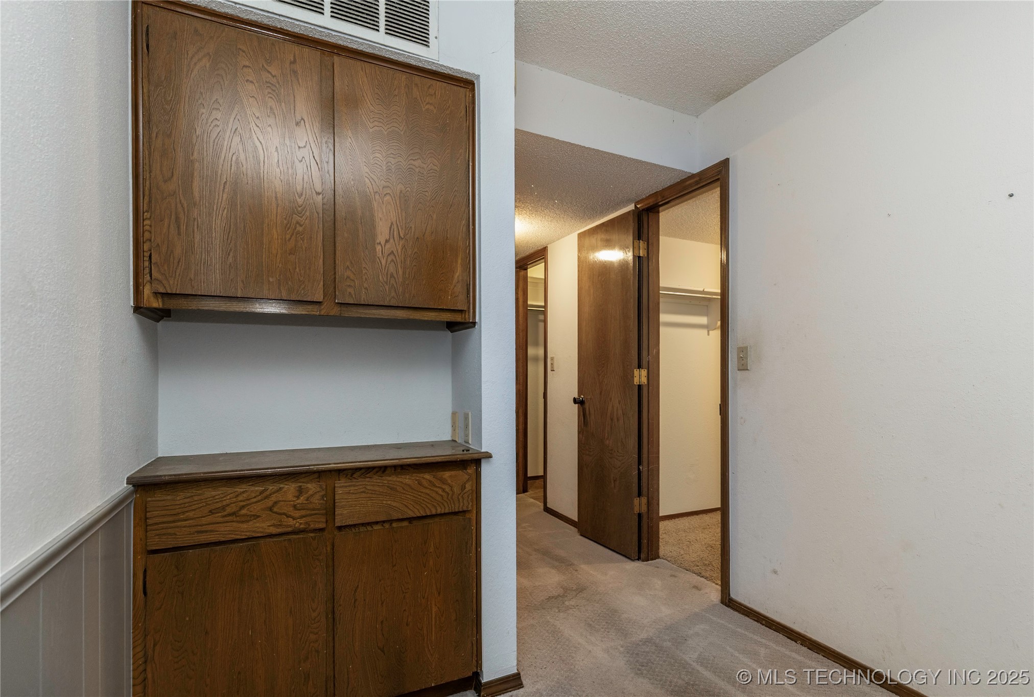 1033 E Thompson Avenue 1033 Property Photo 13