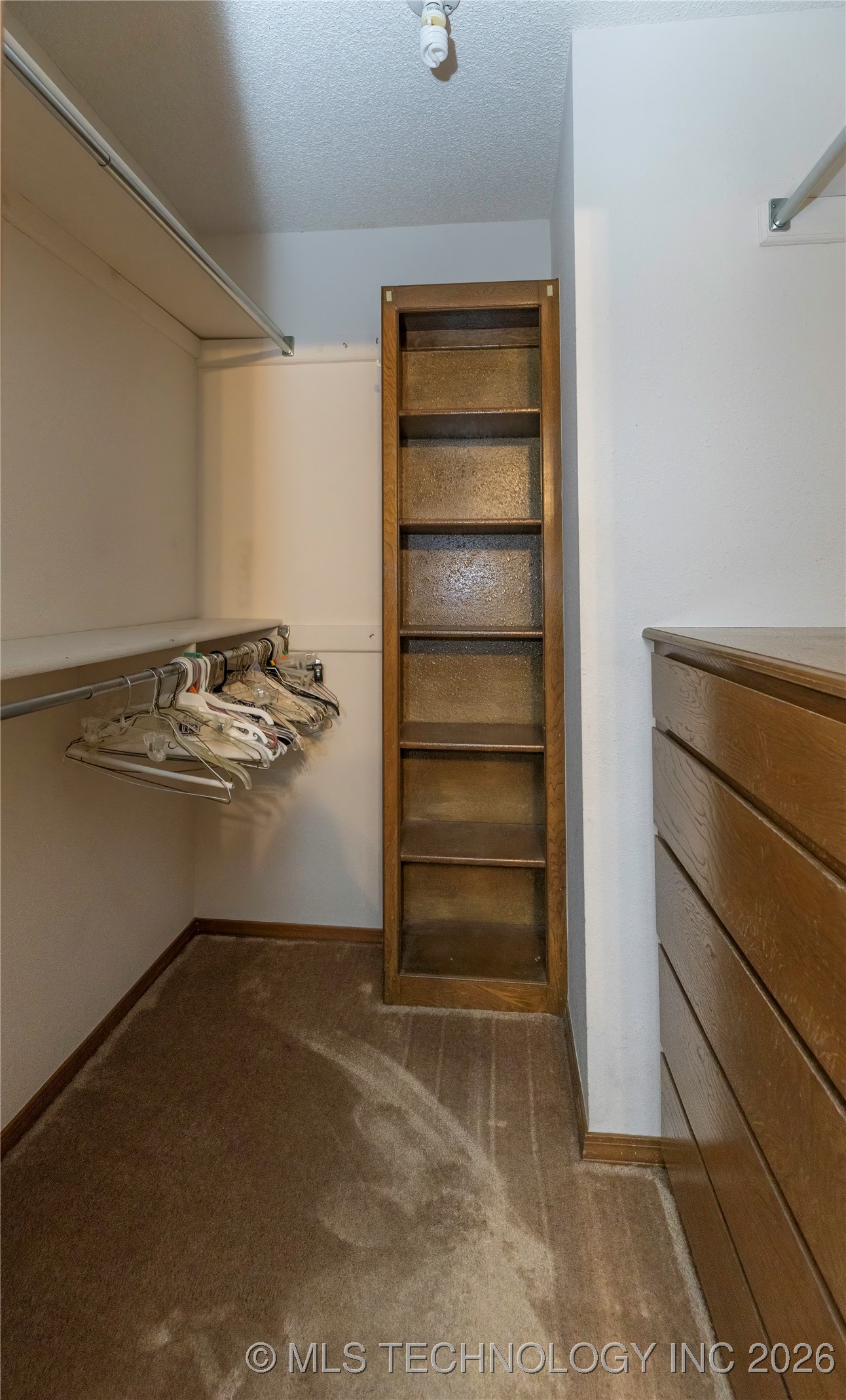 1033 E Thompson Avenue 1033 Property Photo 16