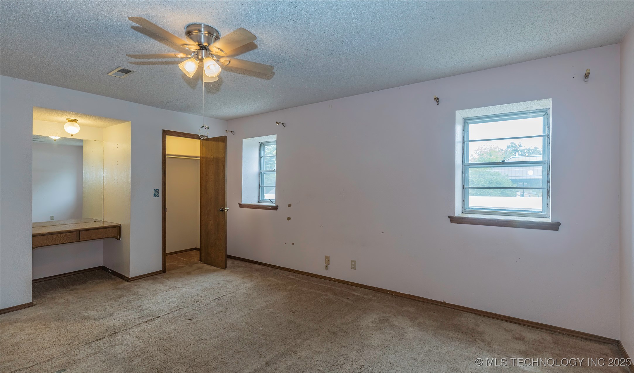 1033 E Thompson Avenue 1033 Property Photo 18