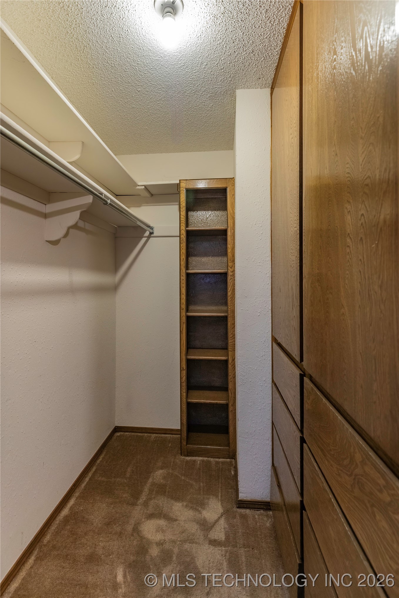 1033 E Thompson Avenue 1033 Property Photo 19