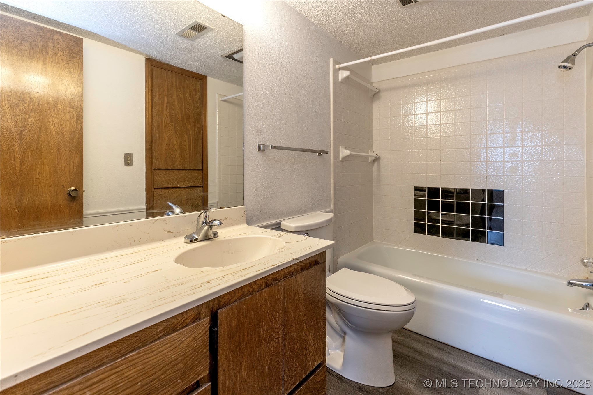 1033 E Thompson Avenue 1033 Property Photo 20