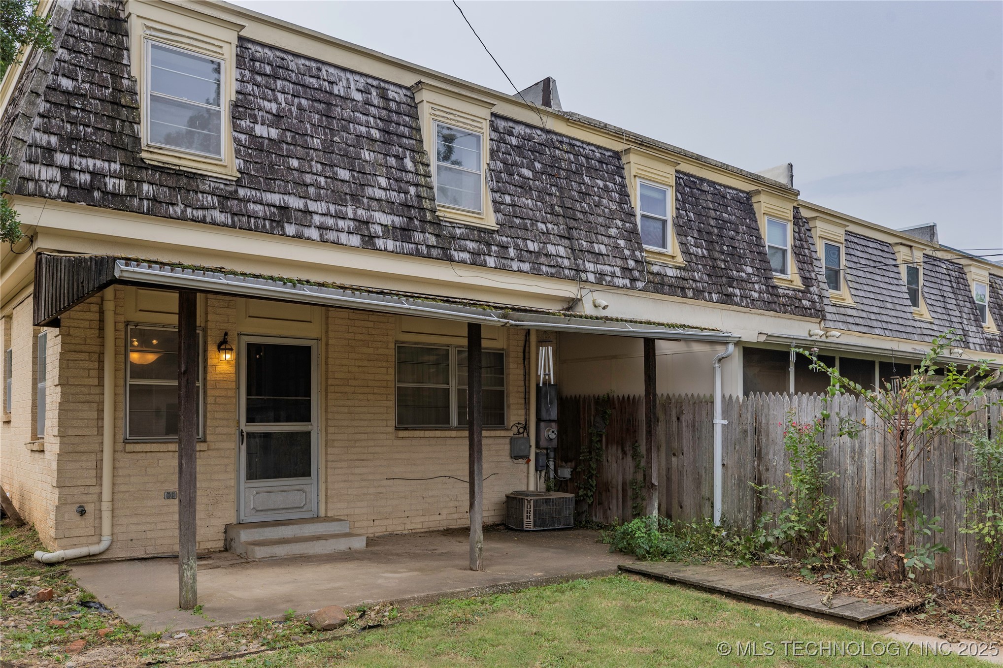1033 E Thompson Avenue 1033 Property Photo 23