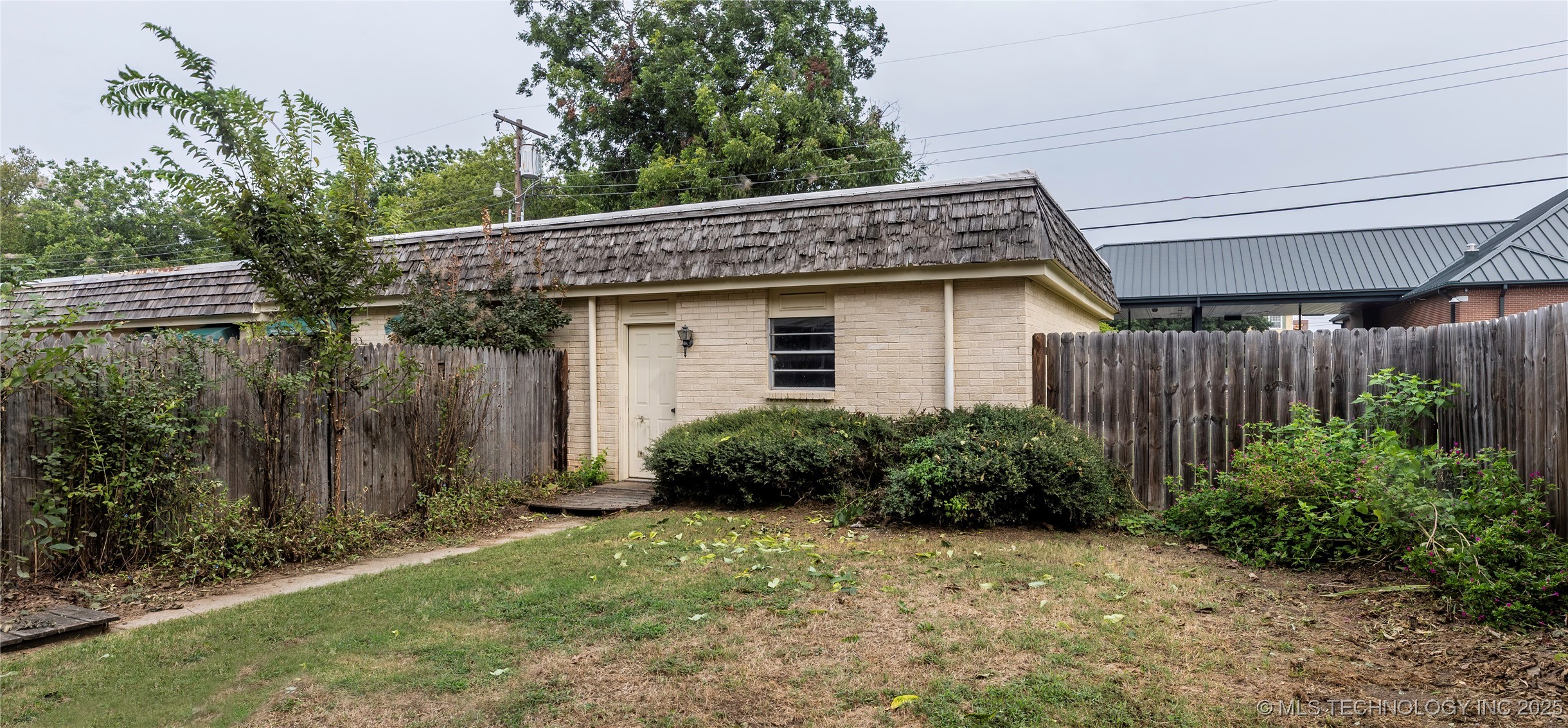 1033 E Thompson Avenue 1033 Property Photo 24
